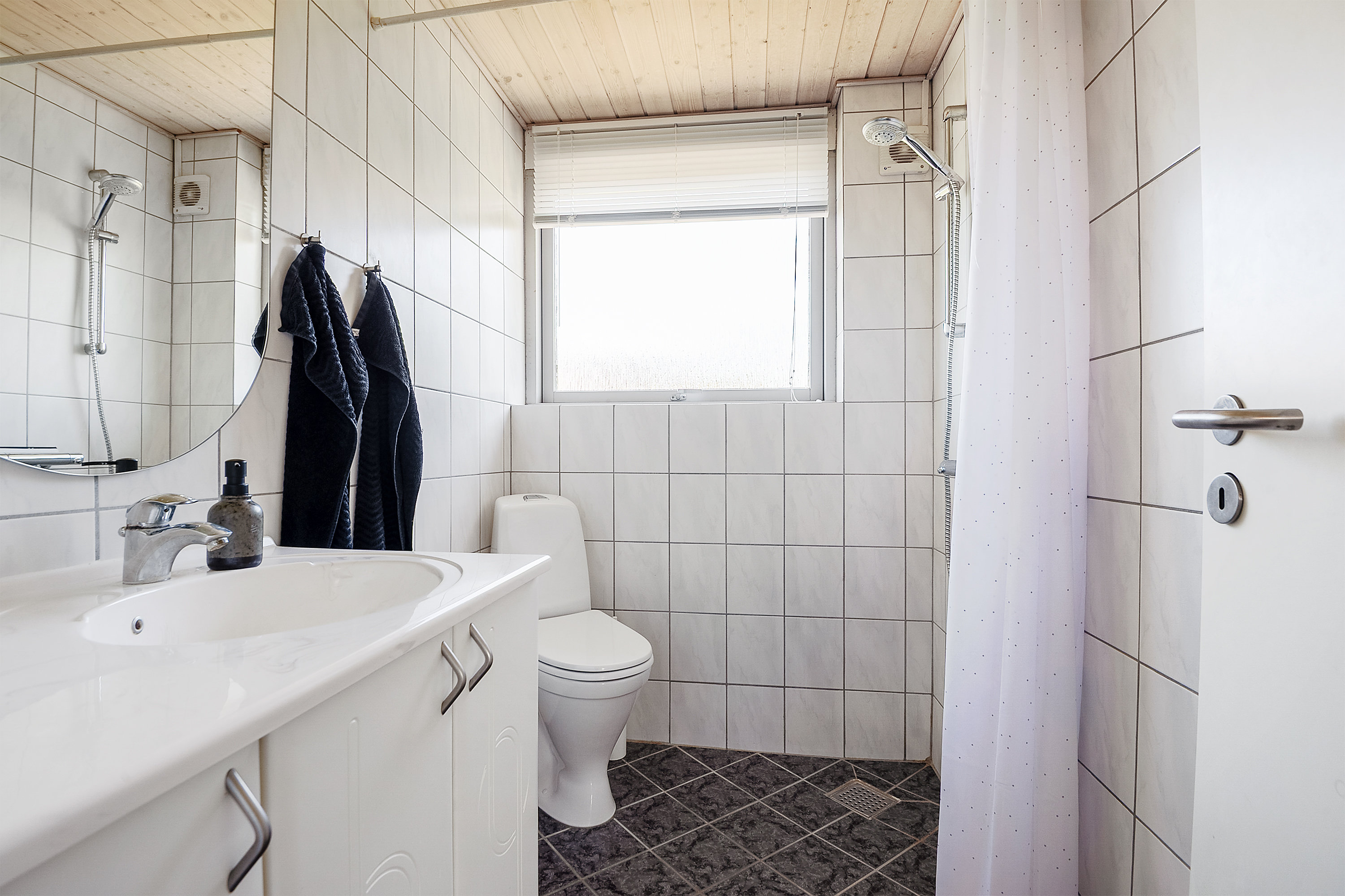 Fremhævet badeværelse billede i fuldskærmstilstand. Billede af Klokkedal 15, Bramdrup, 6100 Haderslev