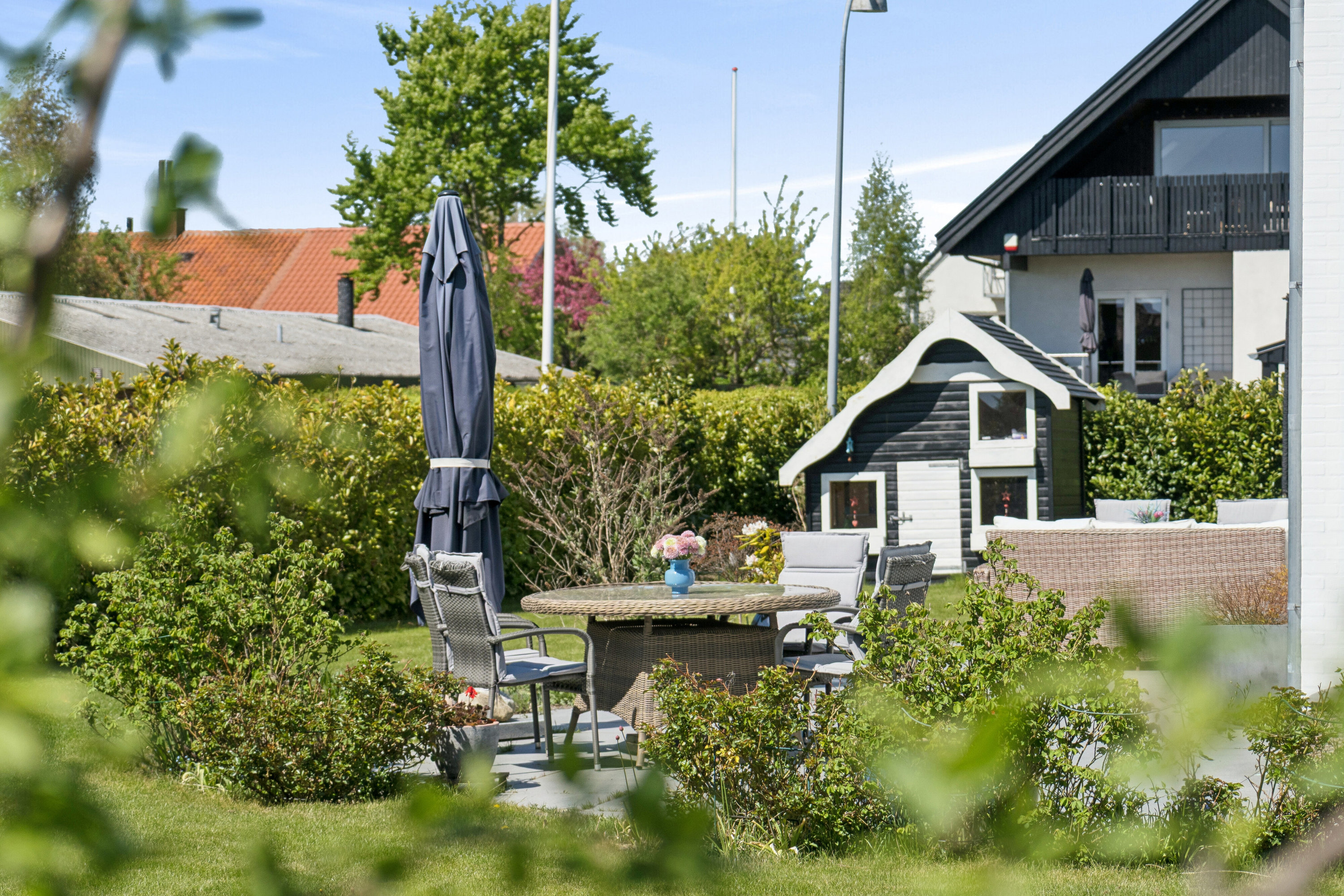 Fremhævet set fra haven billede i fuldskærmstilstand. Billede af Strøbyvej 28, 2650 Hvidovre