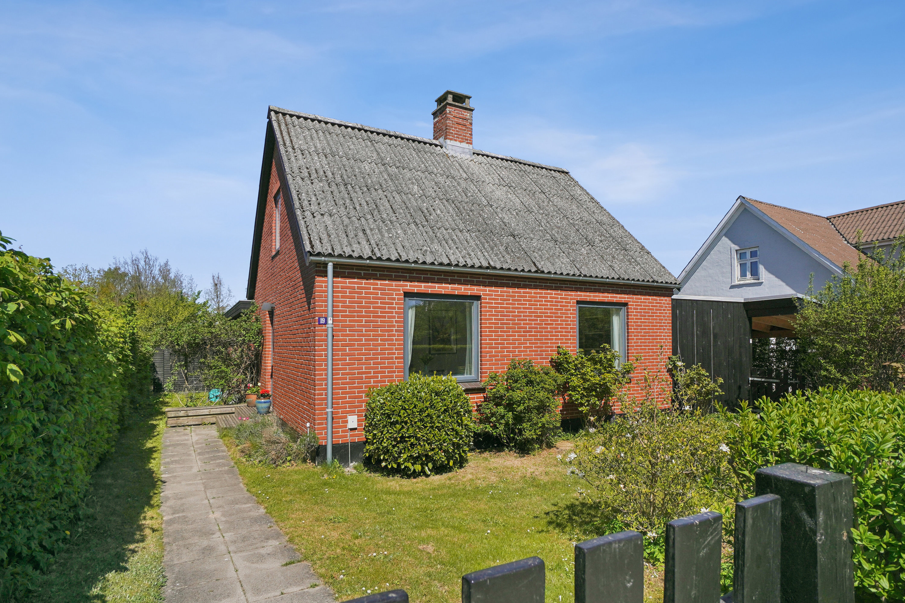 Fremhævet set fra vejen billede i fuldskærmstilstand. Billede af Gammel Vindingevej 19, 4000 Roskilde