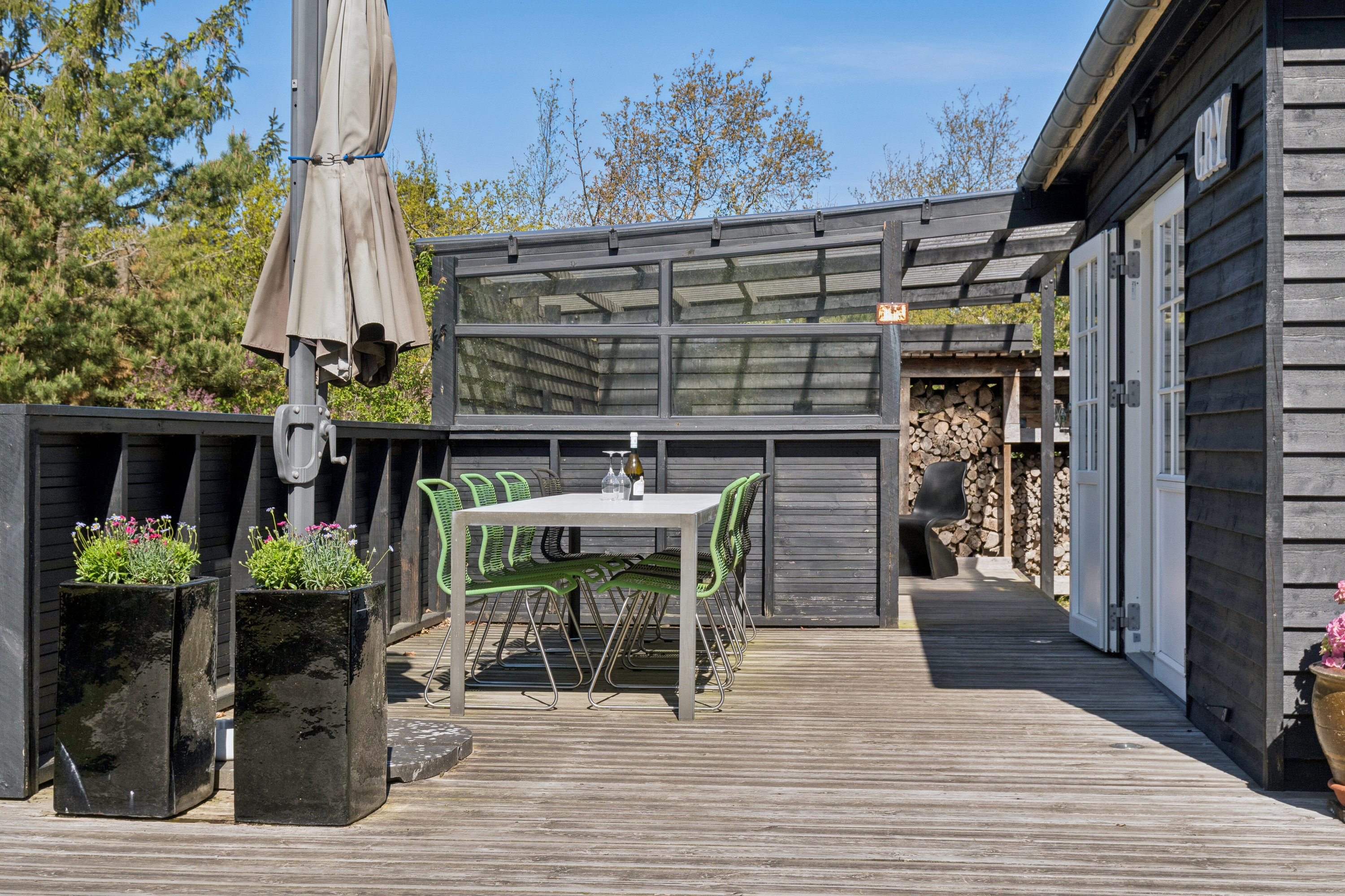 Fremhævet overdækket terrasse billede i fuldskærmstilstand. Billede af Snerleager 10, Ordrup, 4540 Fårevejle