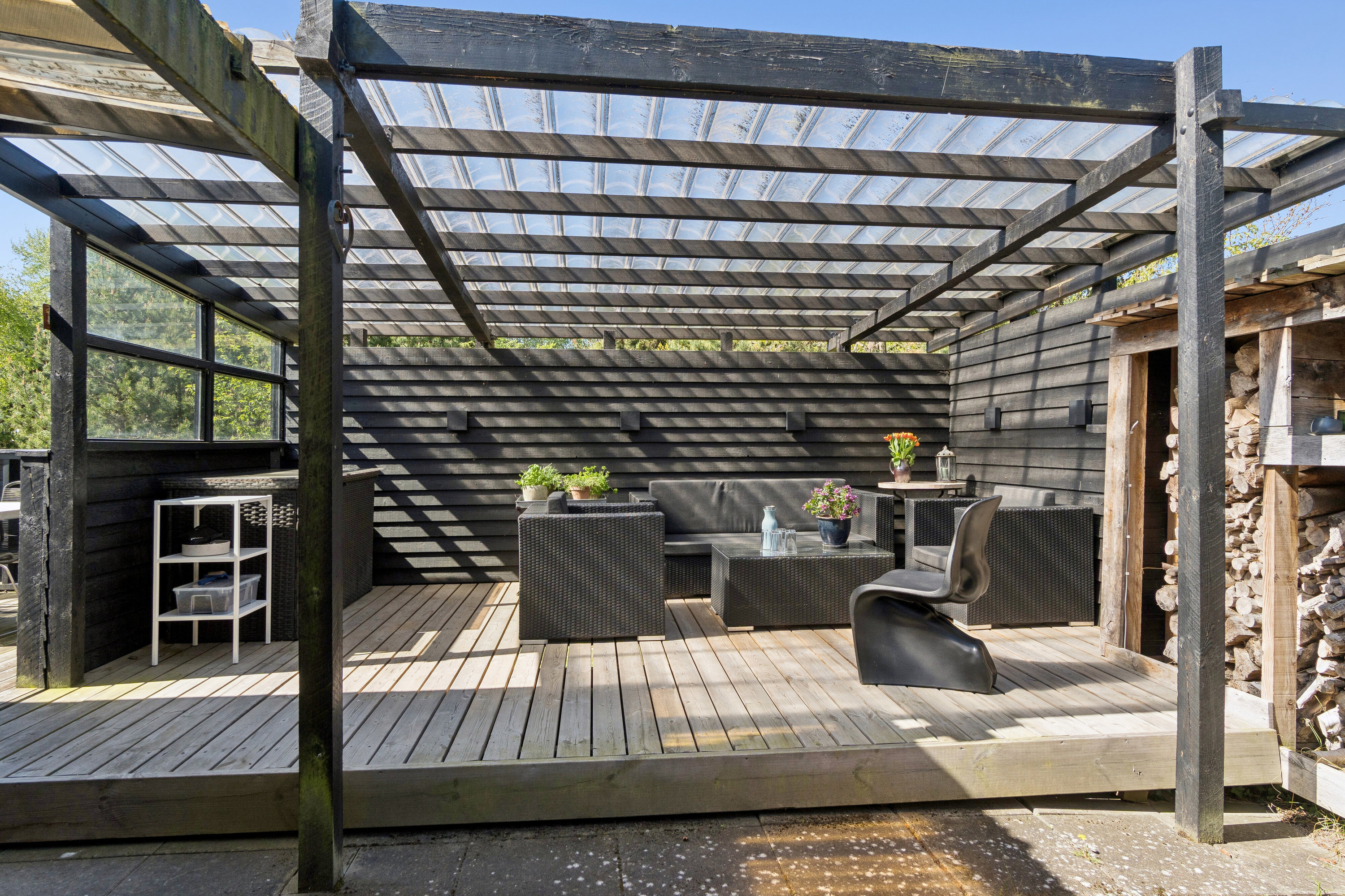 Fremhævet overdækket terrasse billede i fuldskærmstilstand. Billede af Snerleager 10, Ordrup, 4540 Fårevejle