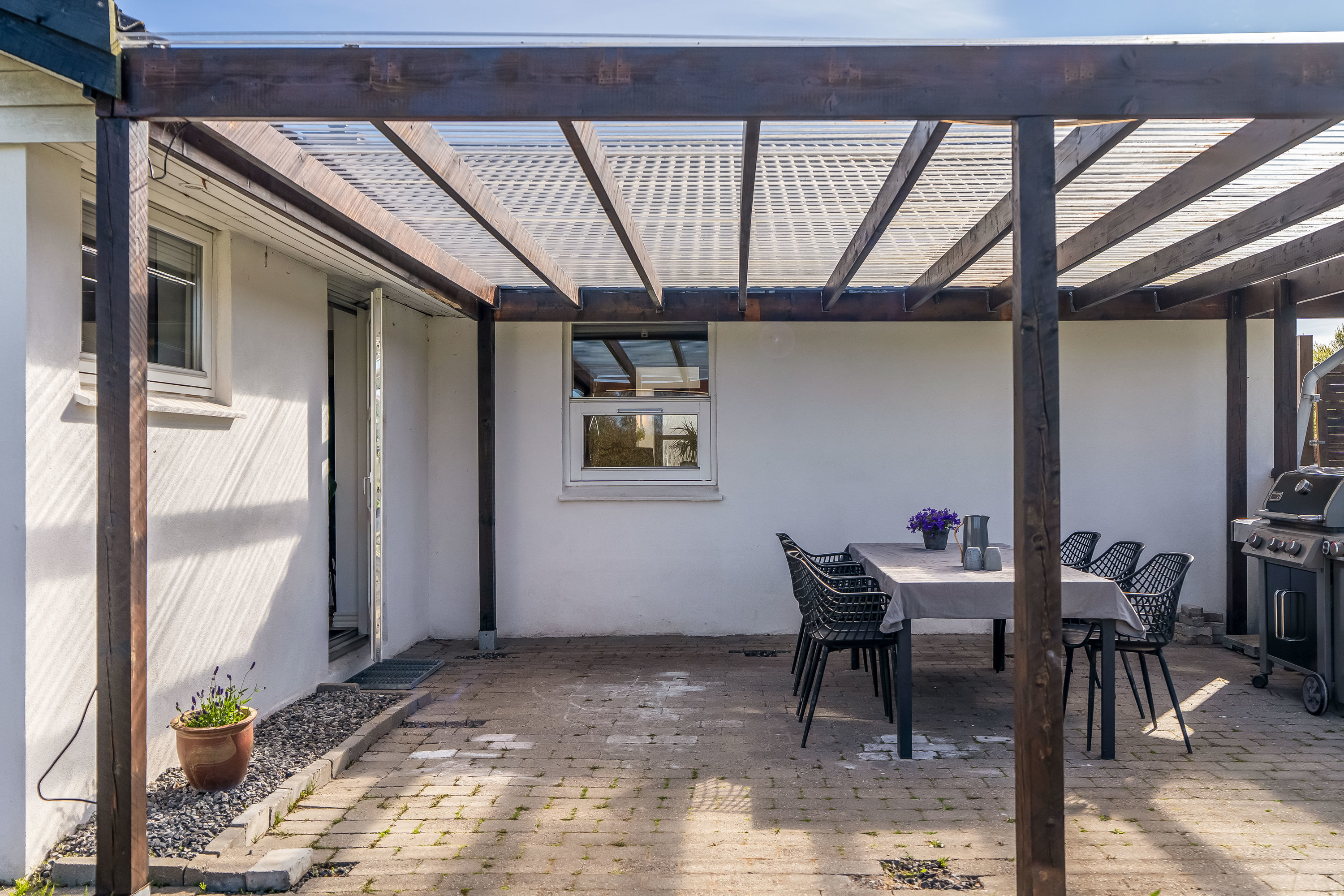 Fremhævet overdækket terrasse billede i fuldskærmstilstand. Billede af Bøgebakkevej 1, Alsønderup, 3400 Hillerød