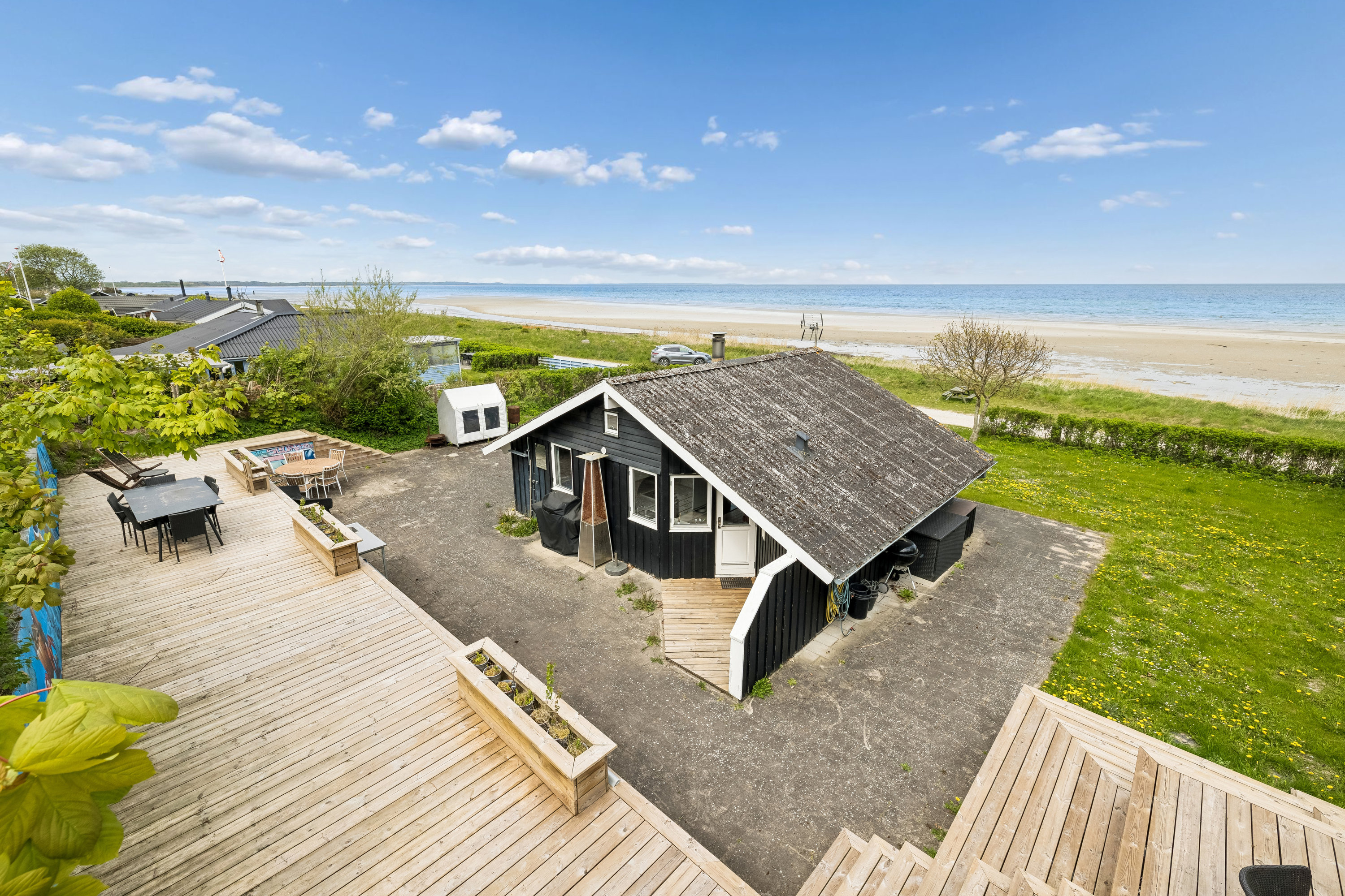 Fremhævet luftfoto billede i fuldskærmstilstand. Billede af Ved Stranden 30, Lystrup Strand, 8961 Allingåbro