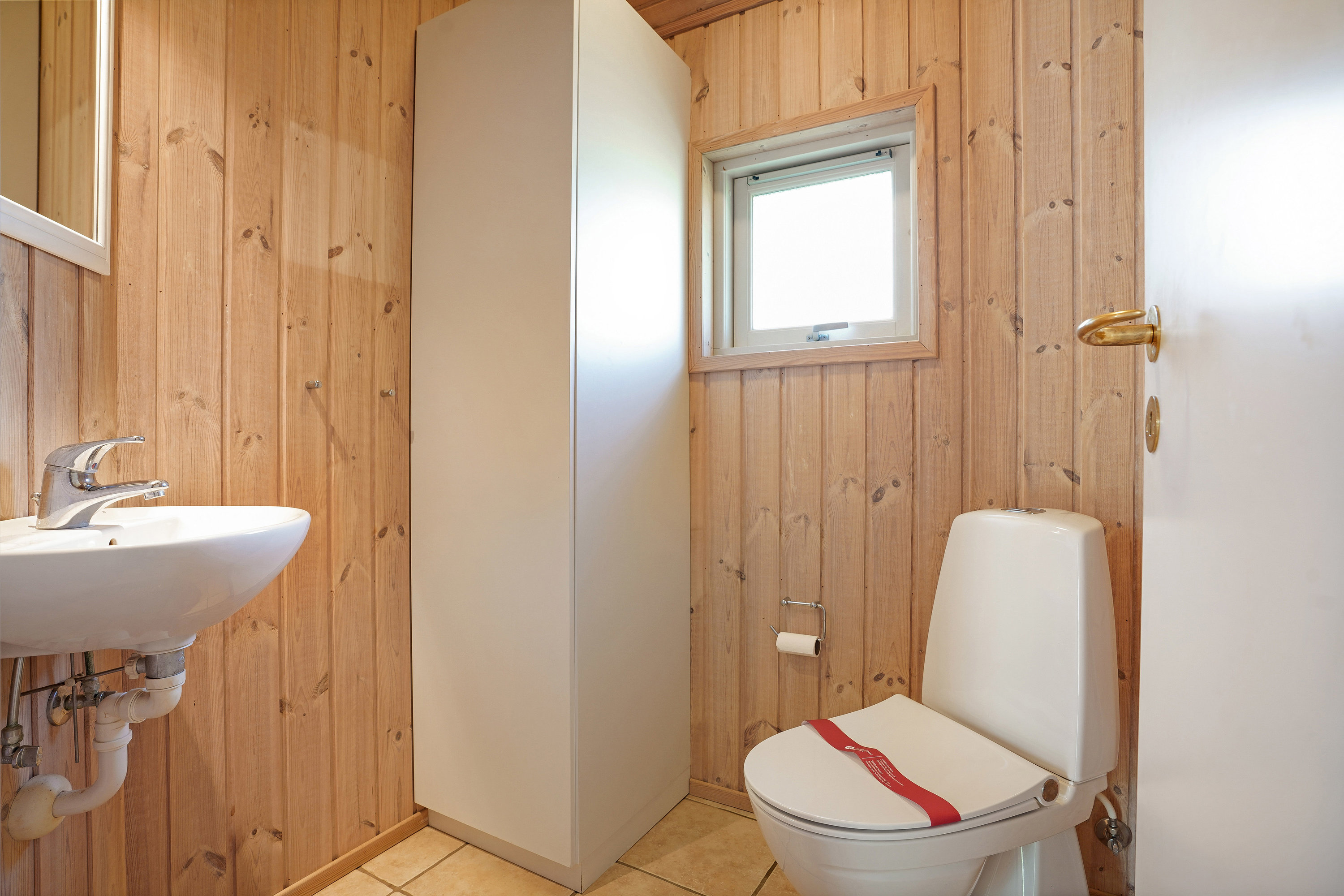 Fremhævet toilet billede i fuldskærmstilstand. Billede af Sneppevej 4, Bro, 5464 Brenderup Fyn