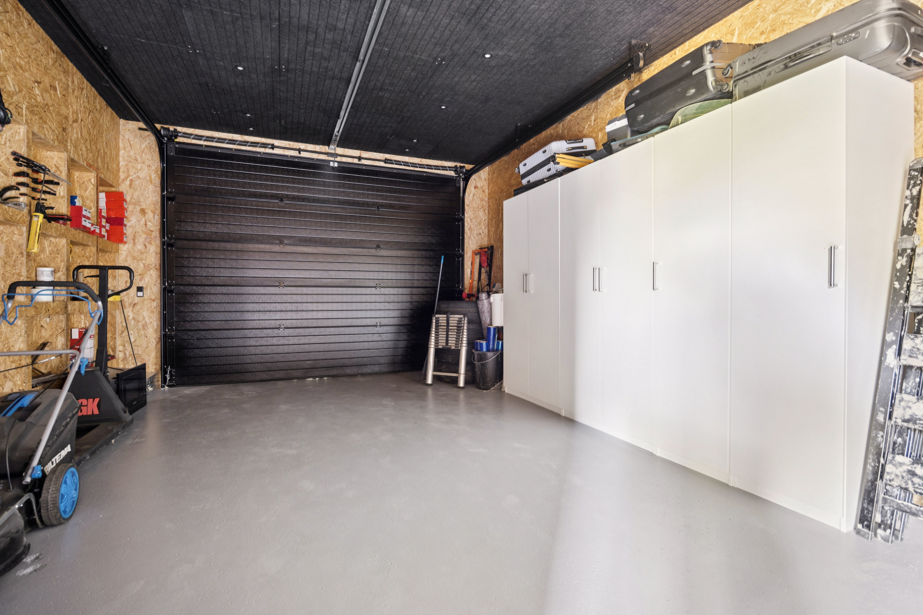 Fremhævet garage billede i fuldskærmstilstand. Billede af Ellehammersvej 56, 9430 Vadum