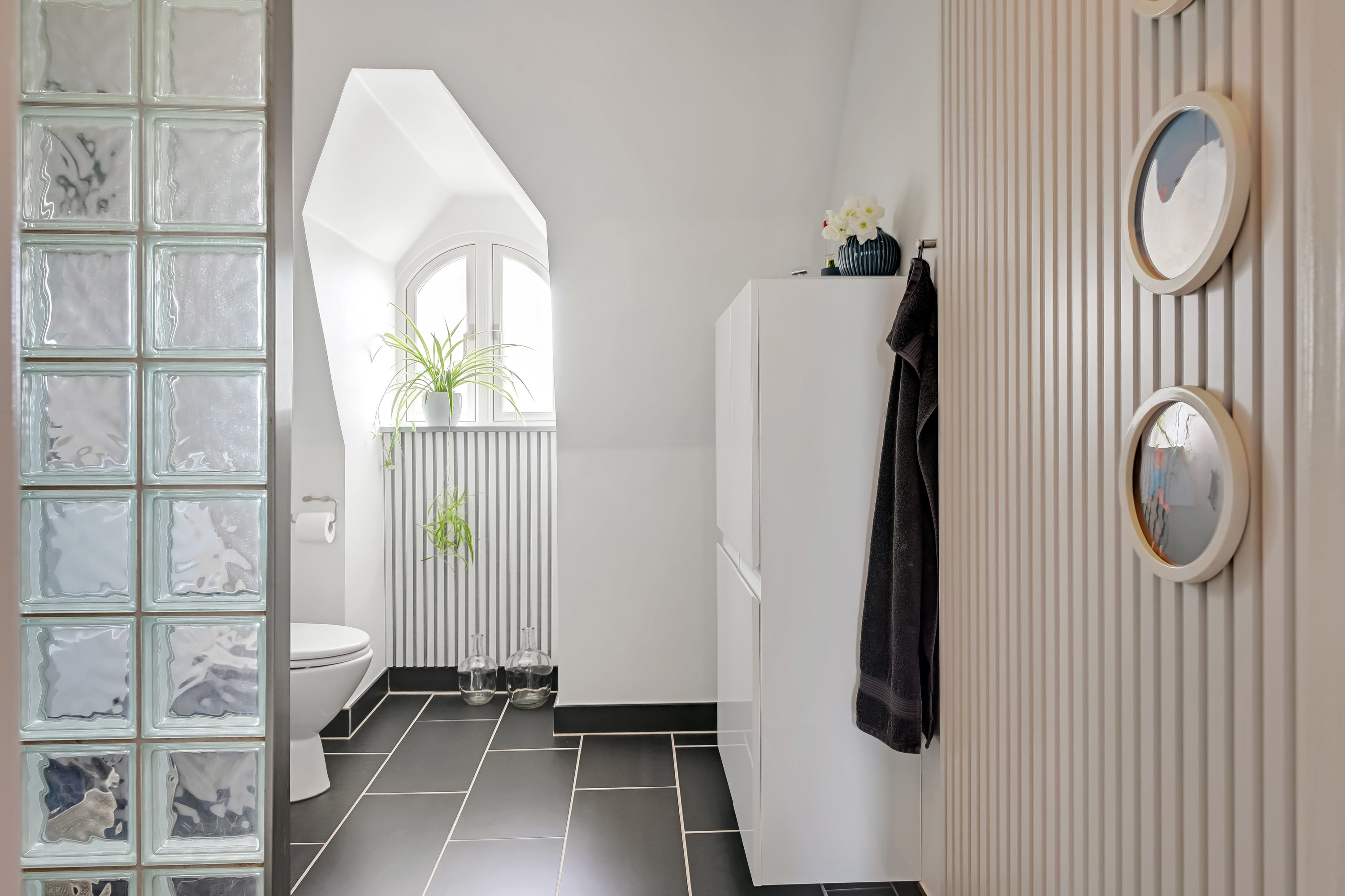 Fremhævet toilet billede i fuldskærmstilstand. Billede af Stormgade 38, 1., 6700 Esbjerg