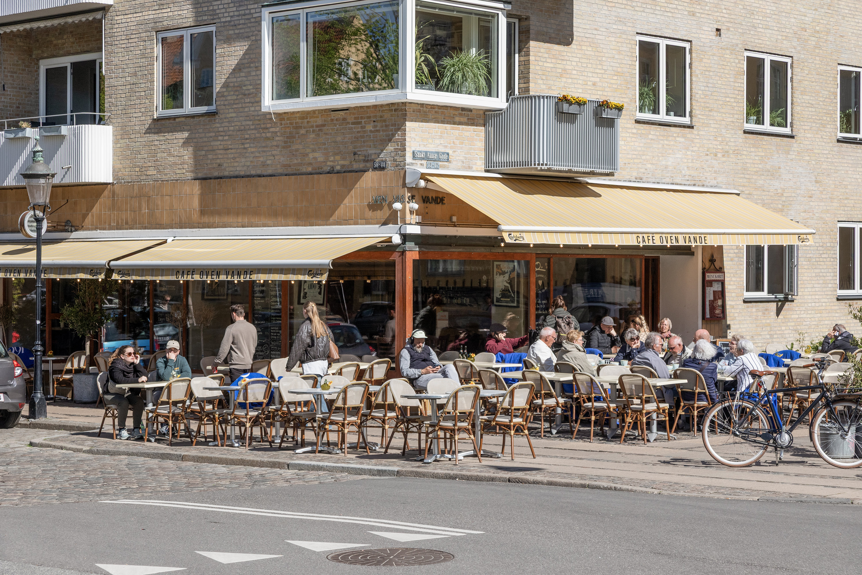 Fremhævet facade billede i fuldskærmstilstand. Billede af Sankt Annæ Gade 13, 4. tv., 1416 København K