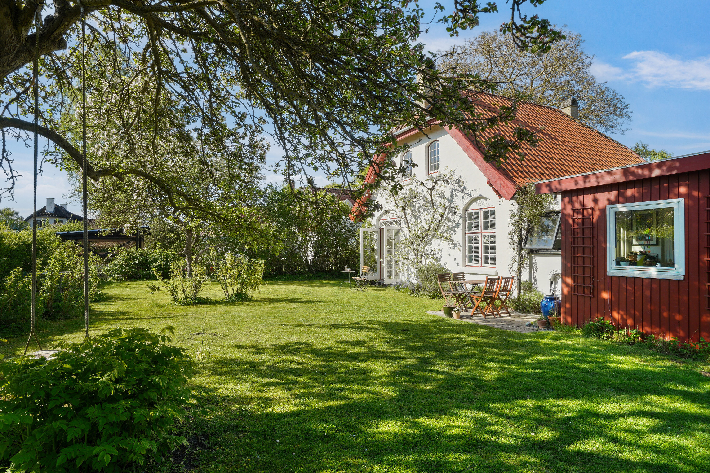 Fremhævet set fra haven billede i fuldskærmstilstand. Billede af Dianavej 28, 2610 Rødovre