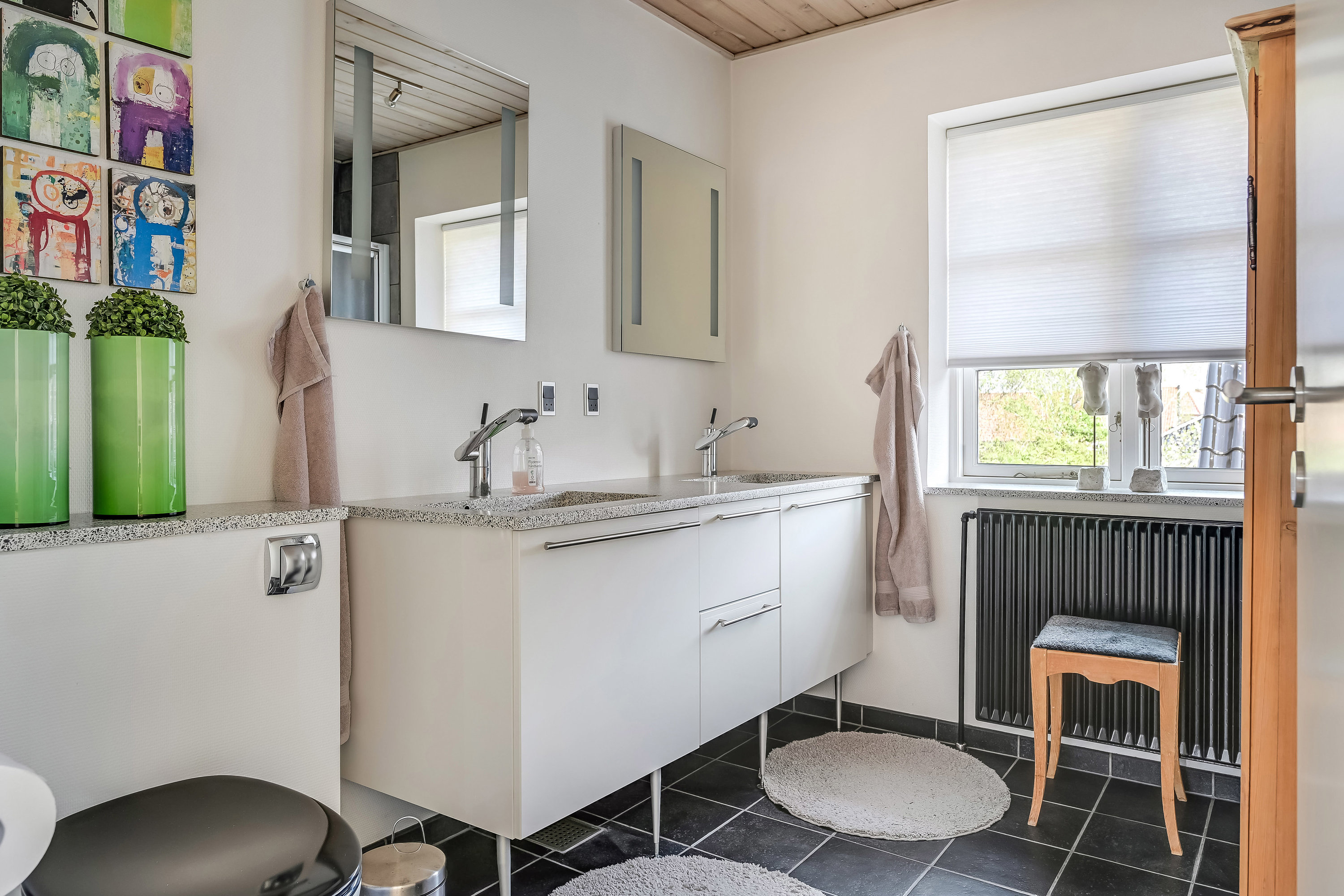 Fremhævet toilet billede i fuldskærmstilstand. Billede af Ingemanns Alle 173, 6700 Esbjerg