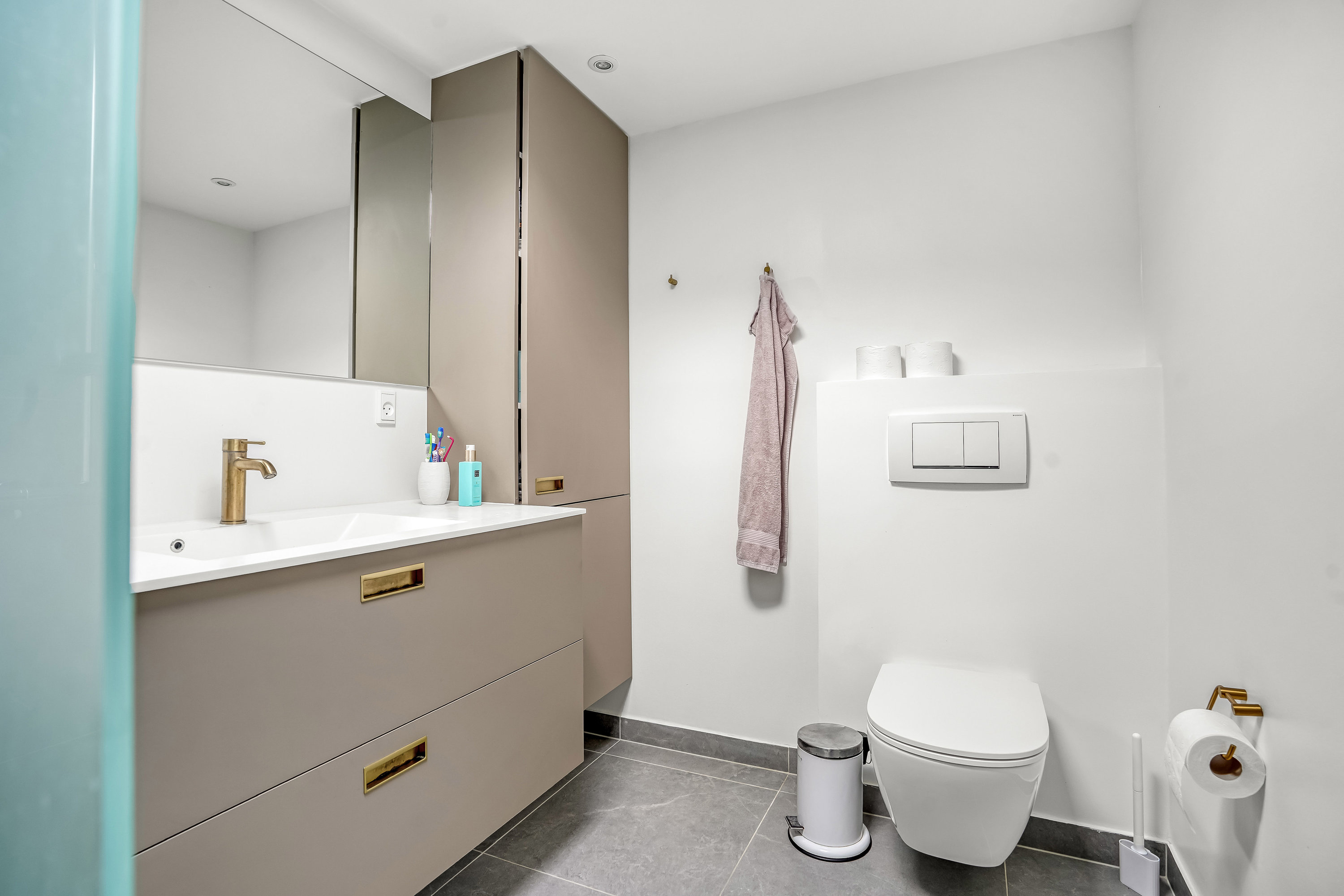 Fremhævet toilet billede i fuldskærmstilstand. Billede af Sixtusvænget 1, 5500 Middelfart