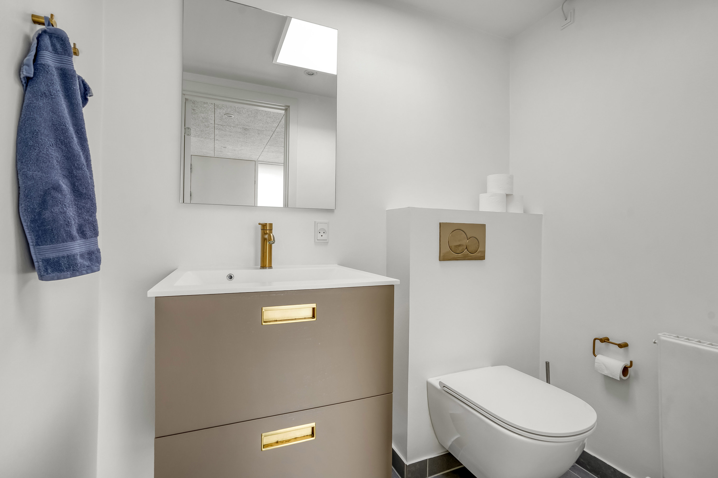 Fremhævet toilet billede i fuldskærmstilstand. Billede af Sixtusvænget 1, 5500 Middelfart