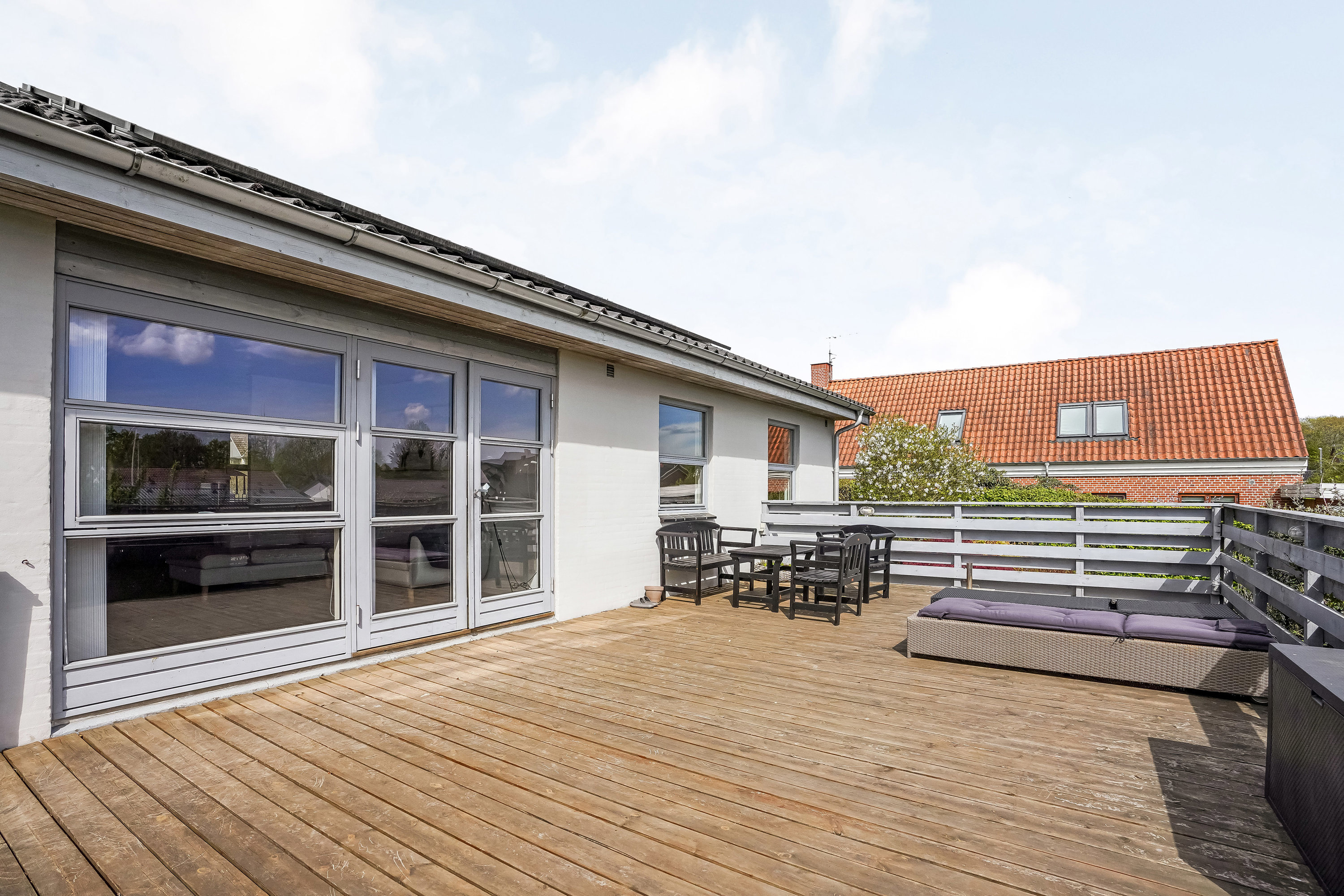Fremhævet terrasse billede i fuldskærmstilstand. Billede af Mølvangvej 33, 7300 Jelling