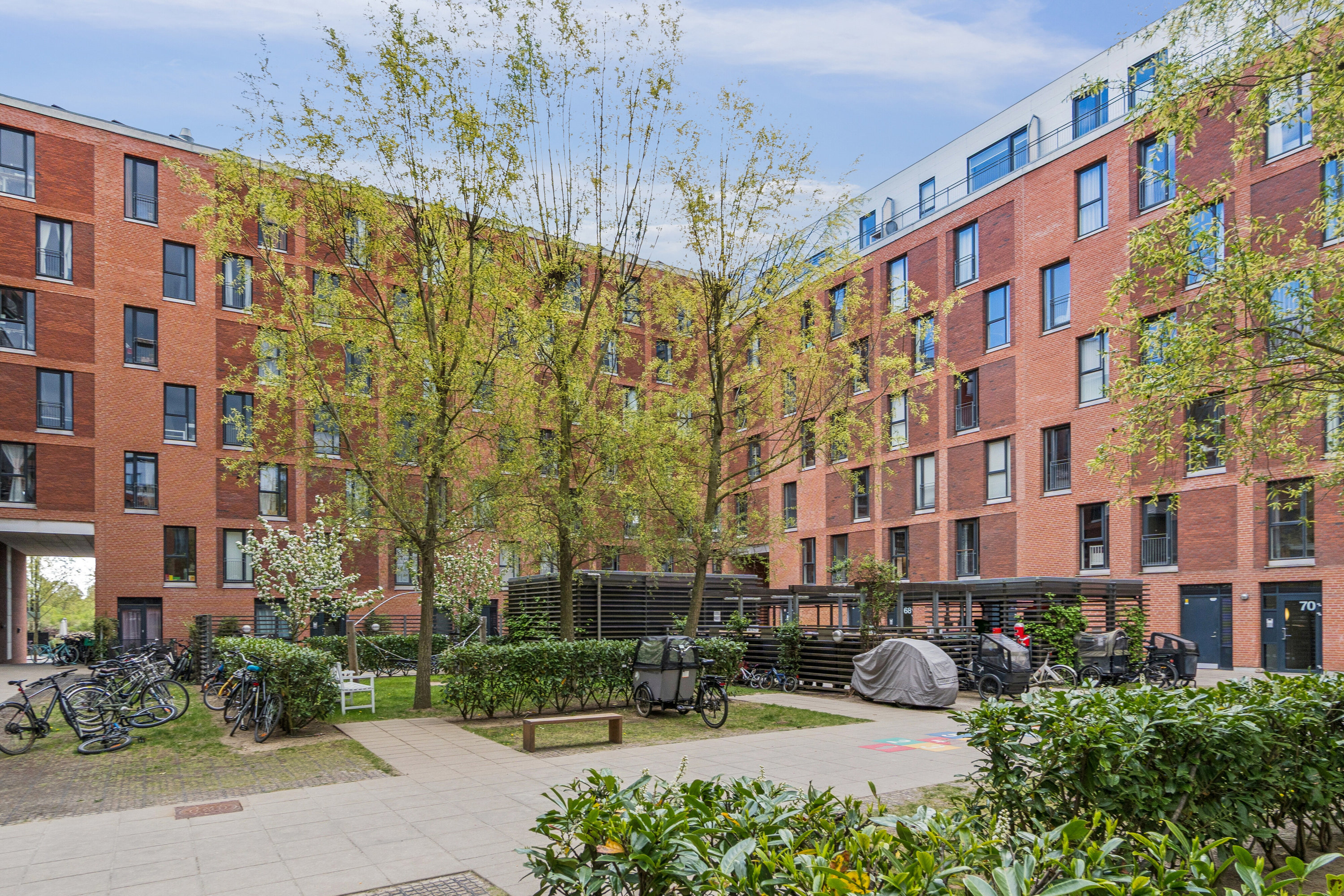 Fremhævet set fra vejen billede i fuldskærmstilstand. Billede af Teglholmsgade 66, 4. th., 2450 København SV