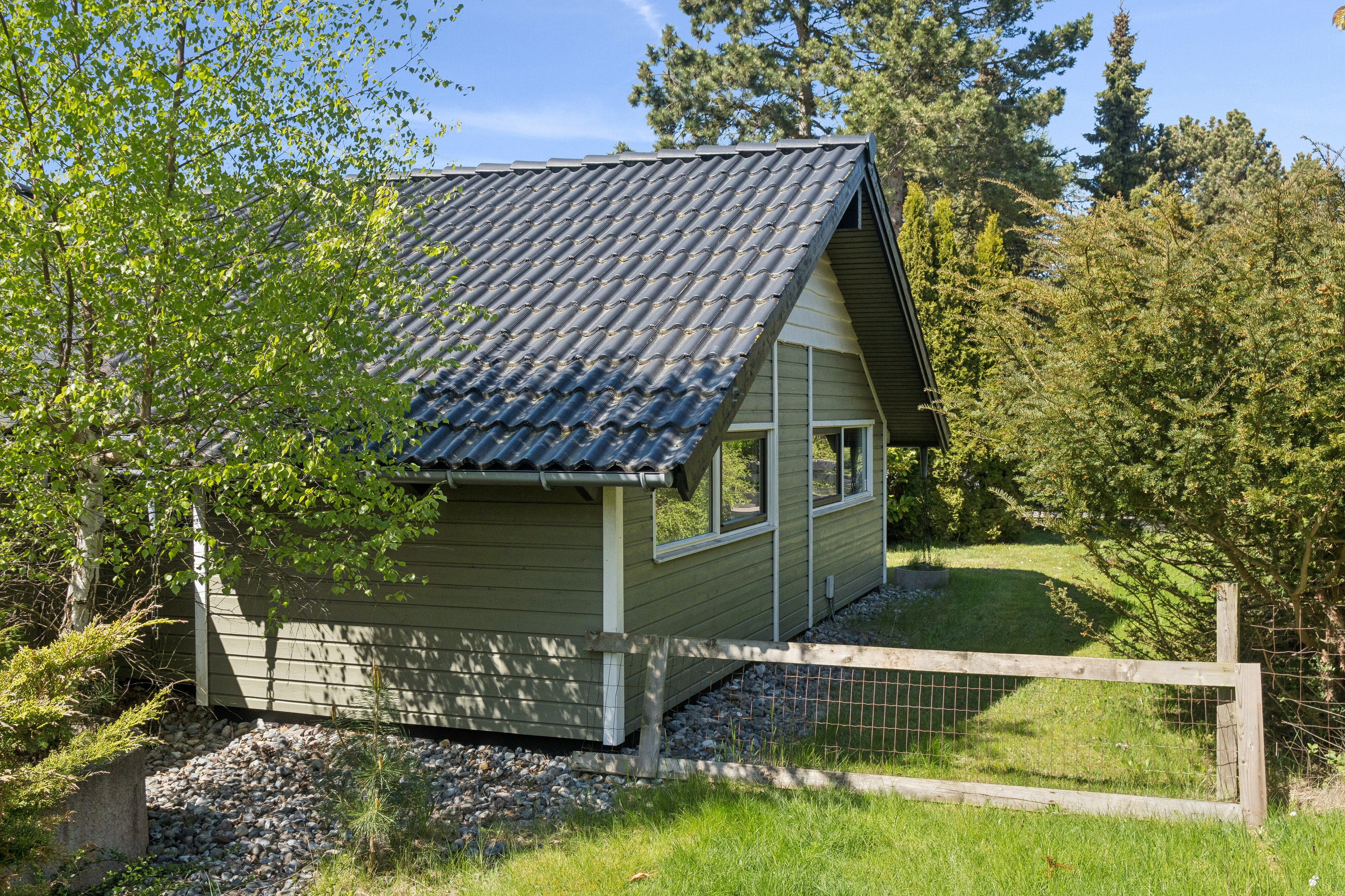 Fremhævet set fra haven billede i fuldskærmstilstand. Billede af Birkelunden 29, Hald Strand, 3370 Melby