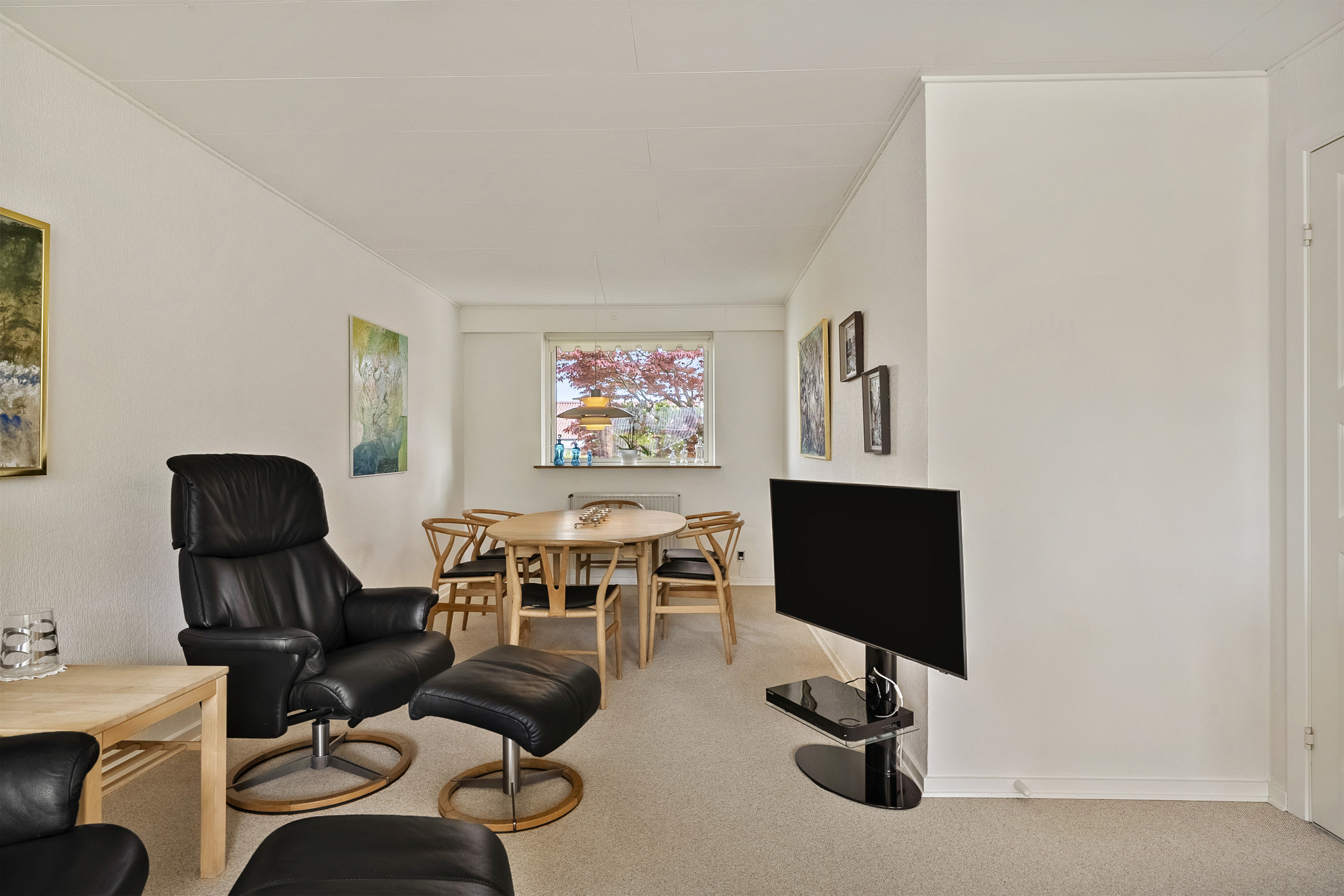 Fremhævet stue billede i fuldskærmstilstand. Billede af Klokkens Kvarter 73, Holluf Pile, 5220 Odense SØ