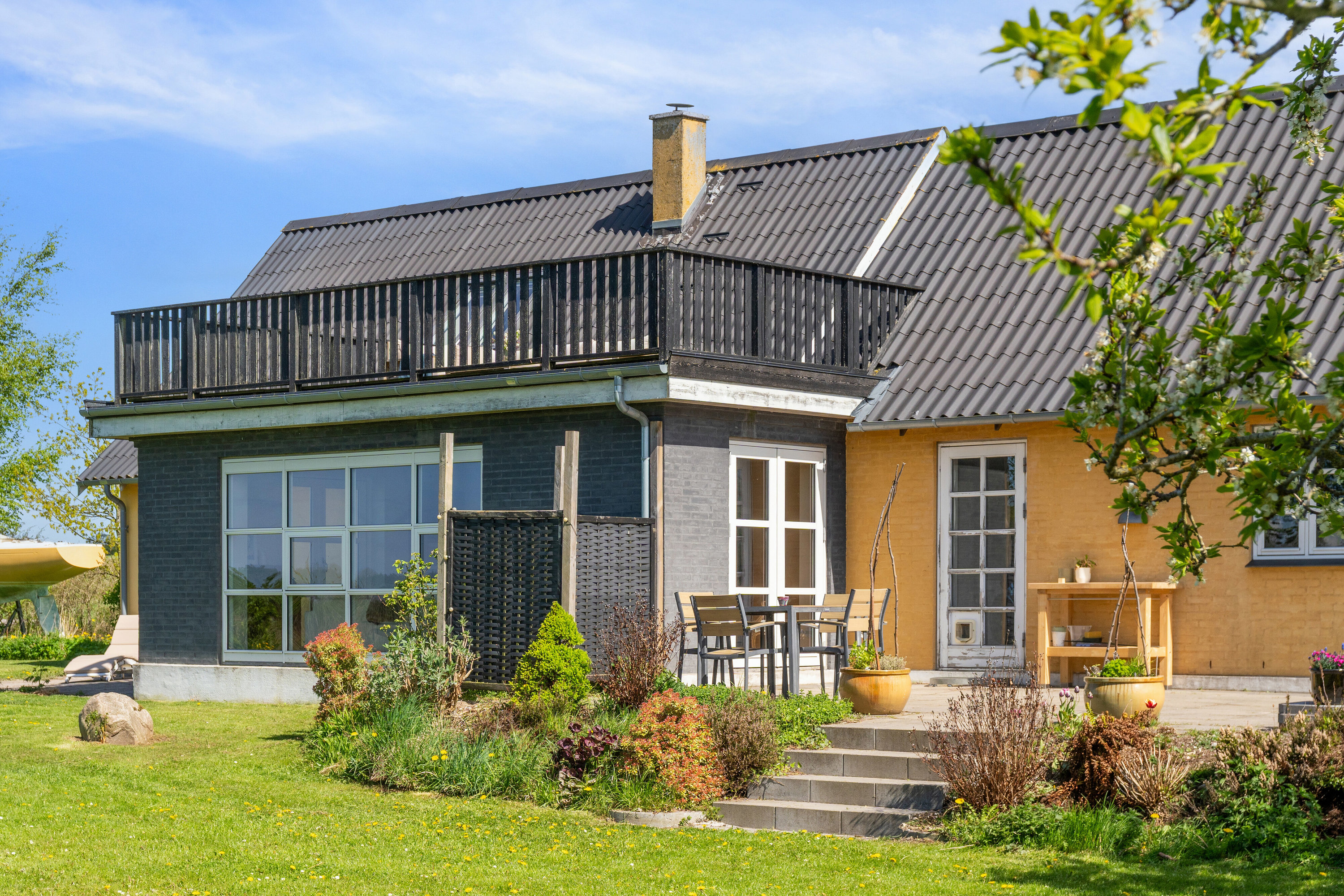 Fremhævet set fra haven billede i fuldskærmstilstand. Billede af Eskilstrupvej 30, Eskilstrup, 4560 Vig
