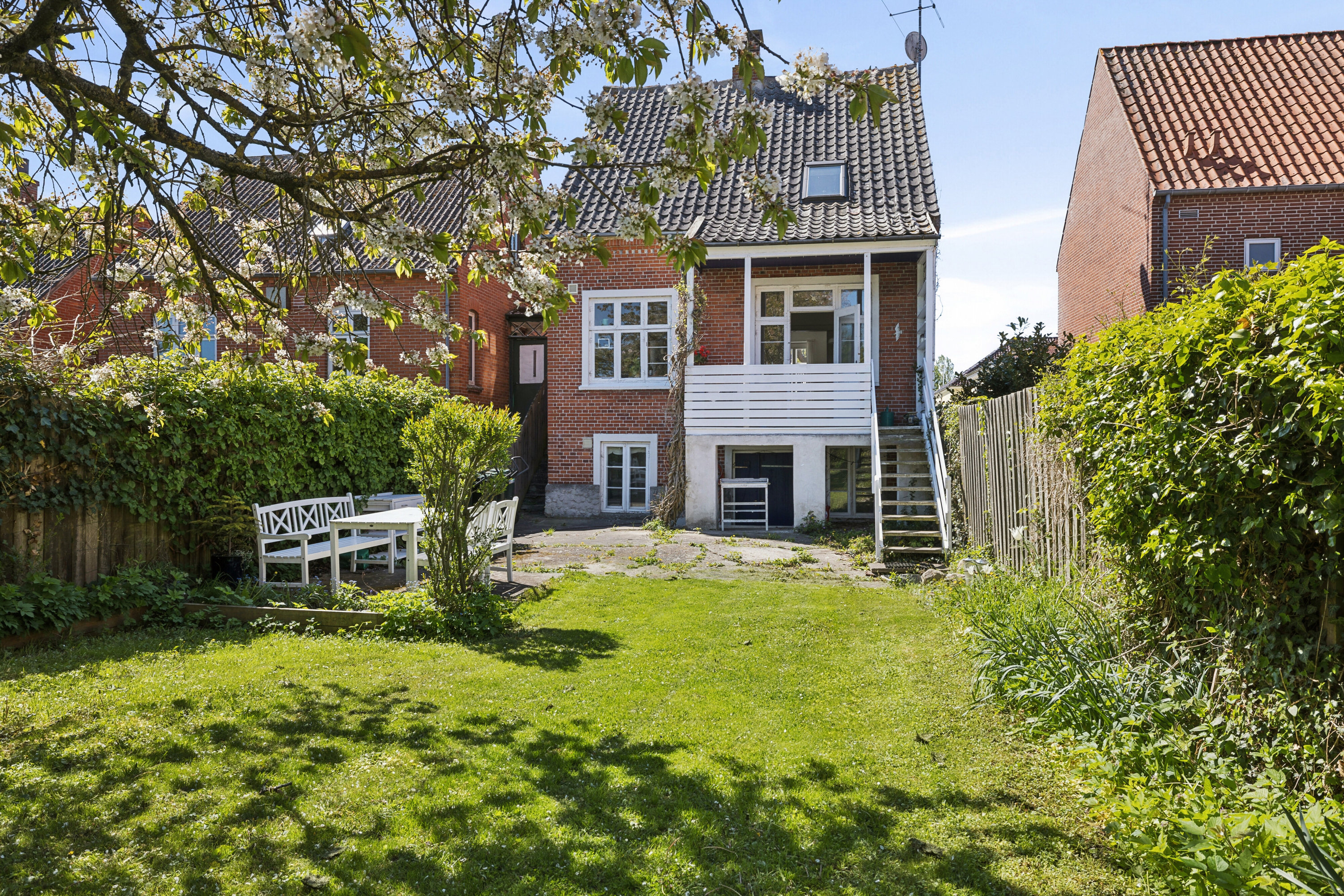 Fremhævet set fra haven billede i fuldskærmstilstand. Billede af Jens Winthers Vej 15, 5900 Rudkøbing