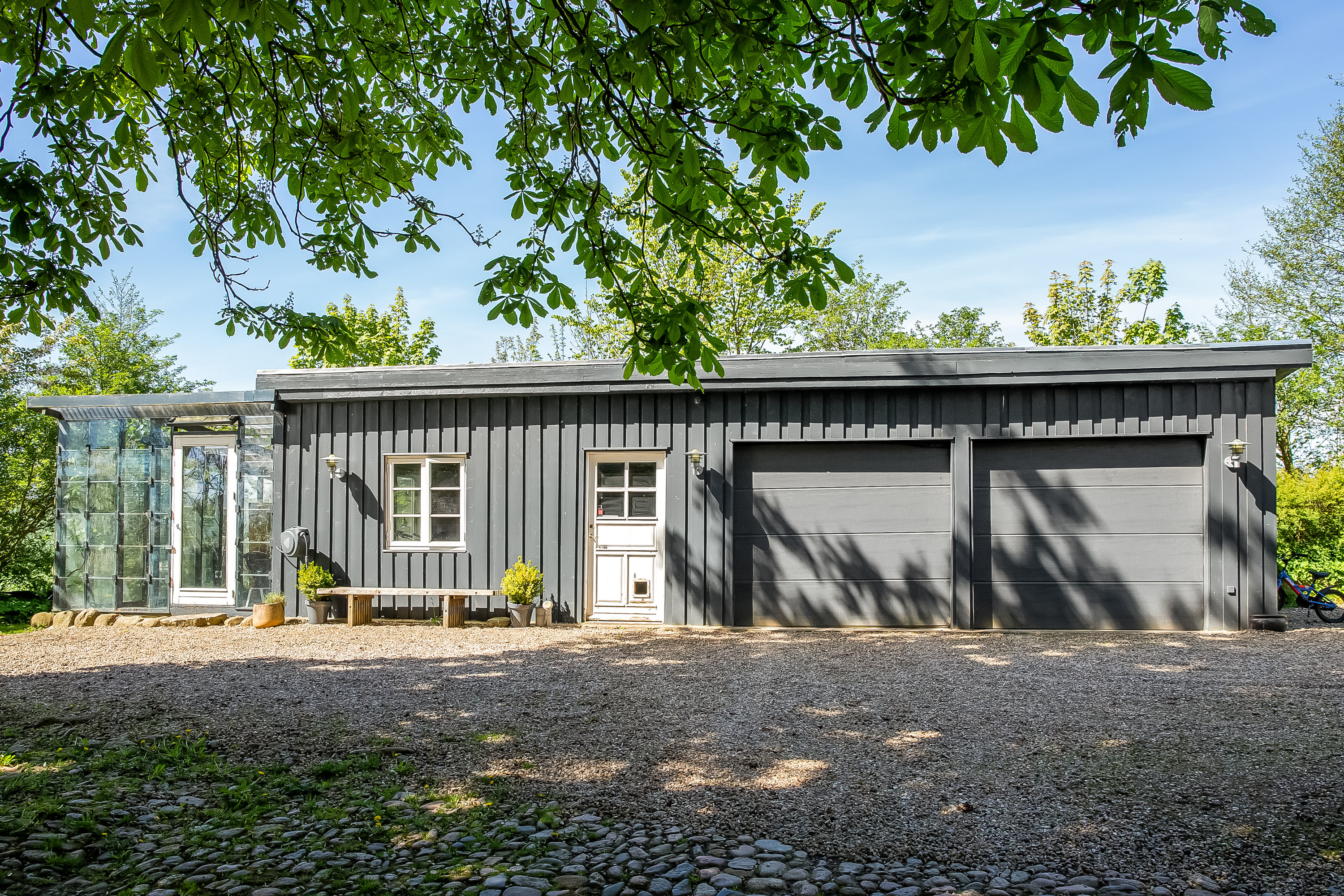 Fremhævet garage billede i fuldskærmstilstand. Billede af Brakker Stationsvej 15, Brakker, 6040 Egtved