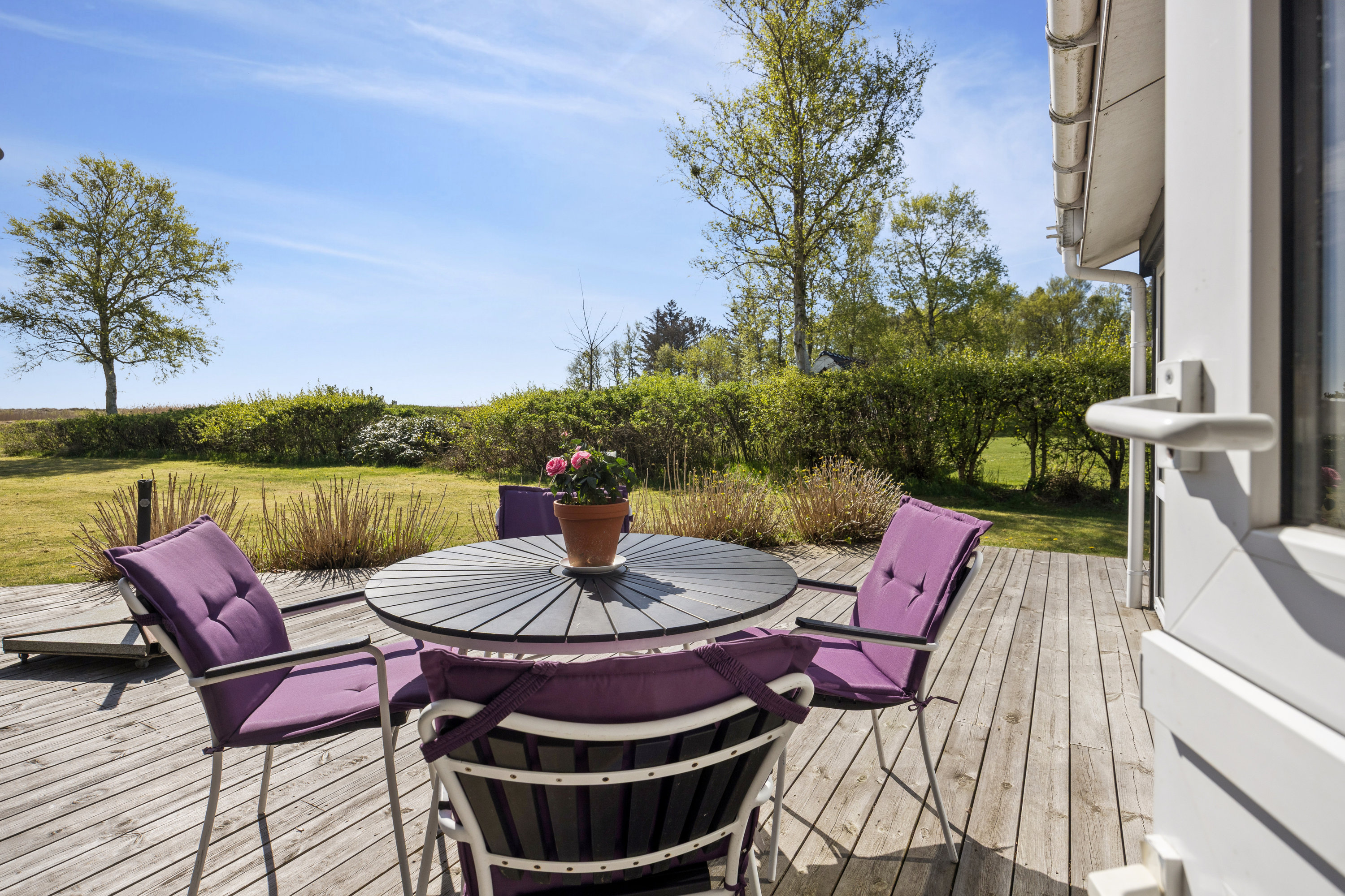 Fremhævet terrasse billede i fuldskærmstilstand. Billede af Torndrupstrand 26B, 9370 Hals