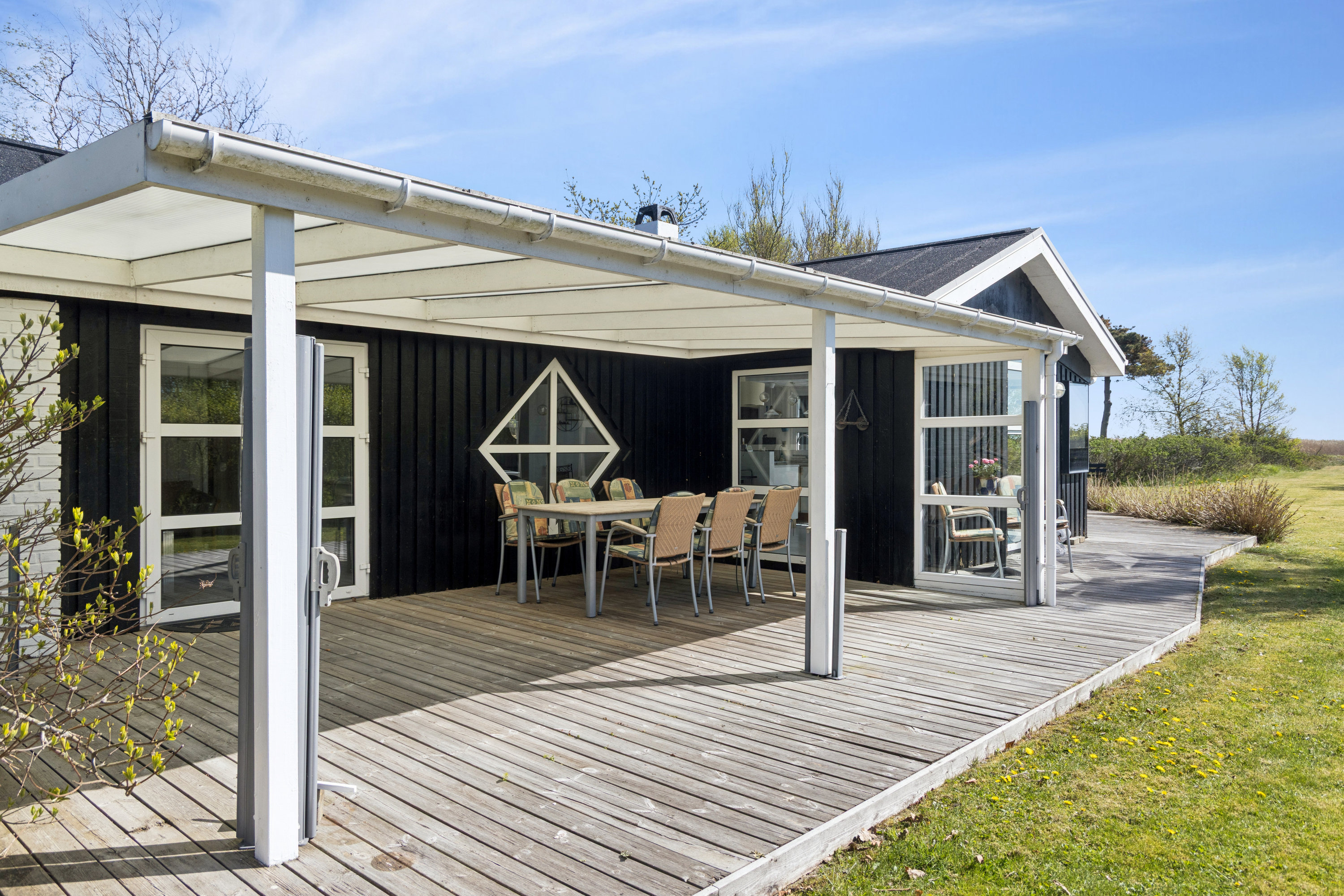 Fremhævet terrasse billede i fuldskærmstilstand. Billede af Torndrupstrand 26B, 9370 Hals