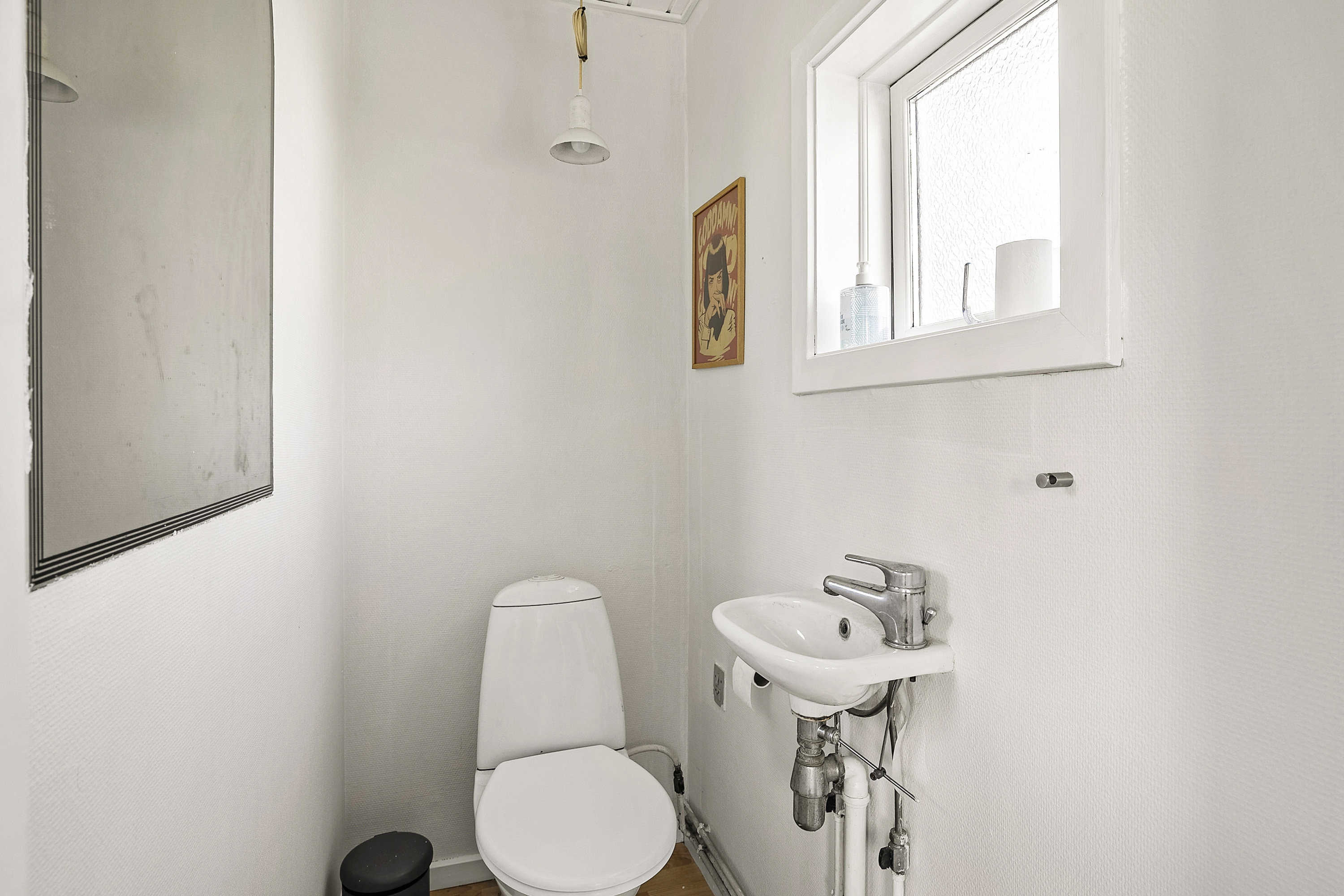 Fremhævet toilet billede i fuldskærmstilstand. Billede af Snerlevej 5, 4241 Vemmelev