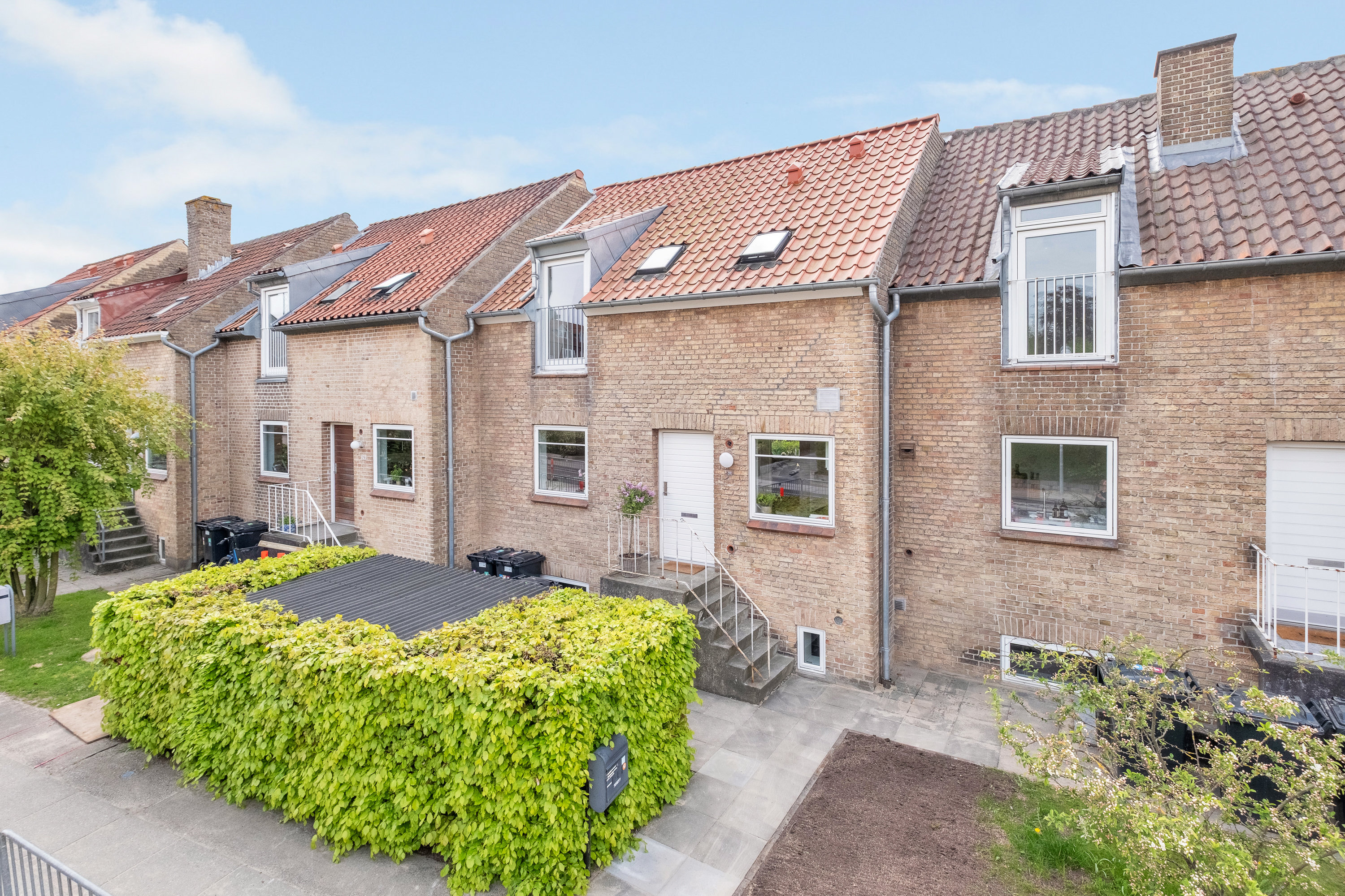 Fremhævet facade billede i fuldskærmstilstand. Billede af Ellemarksvej 31, 8000 Aarhus C