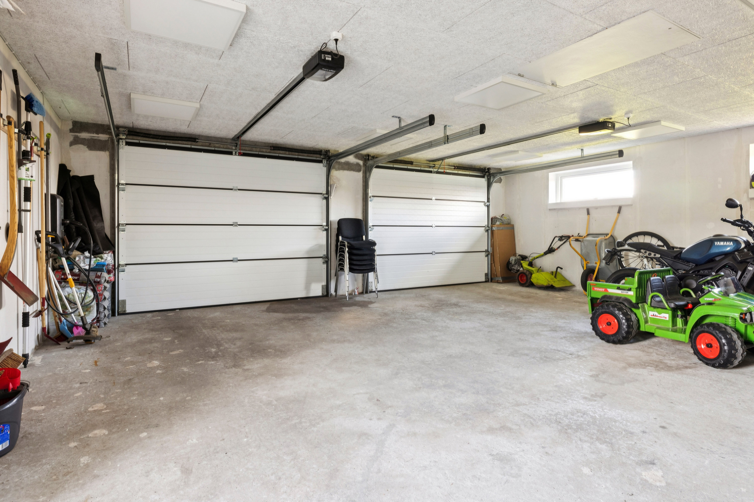 Fremhævet garage billede i fuldskærmstilstand. Billede af Nørreballe 18, 8832 Skals