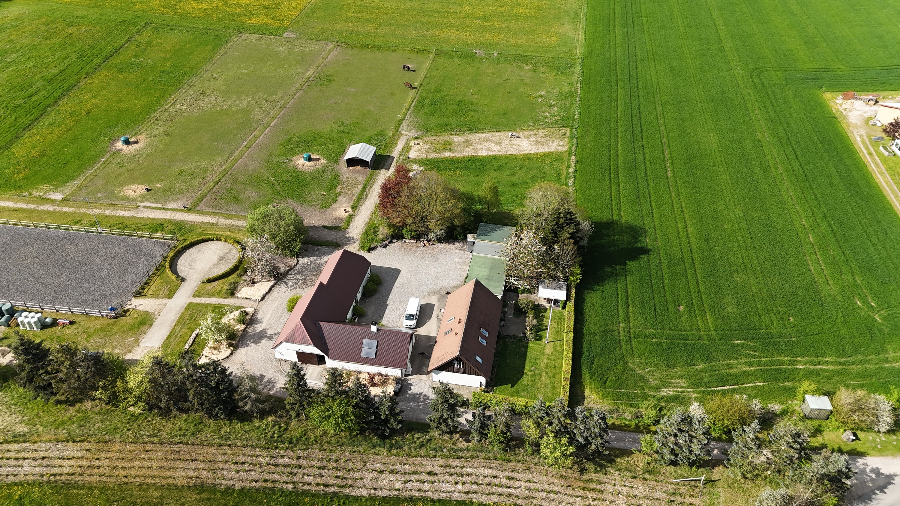Fremhævet drone billede i fuldskærmstilstand. Billede af Skovhusevej 38, 9574 Bælum