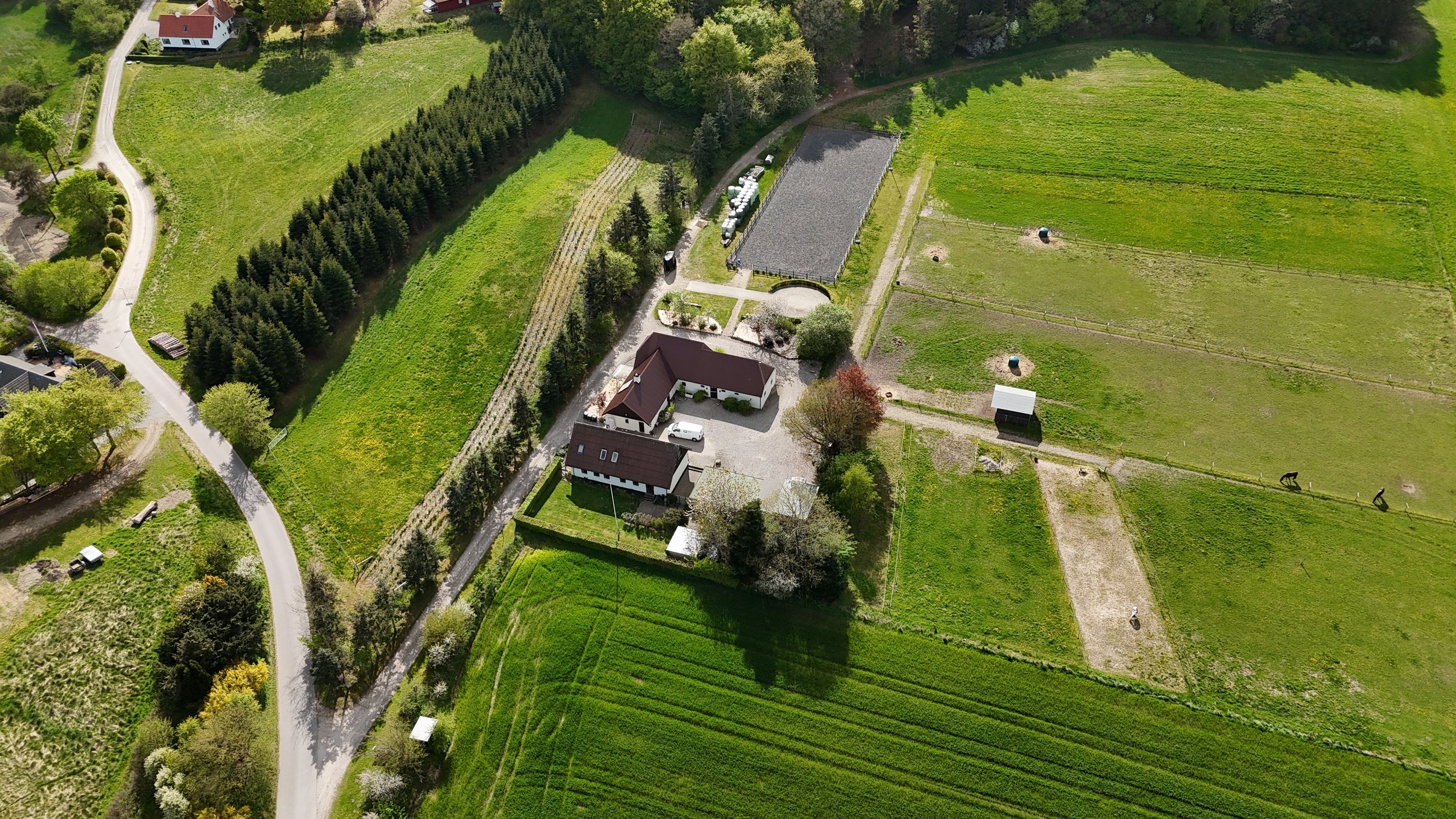 Fremhævet drone billede i fuldskærmstilstand. Billede af Skovhusevej 38, 9574 Bælum