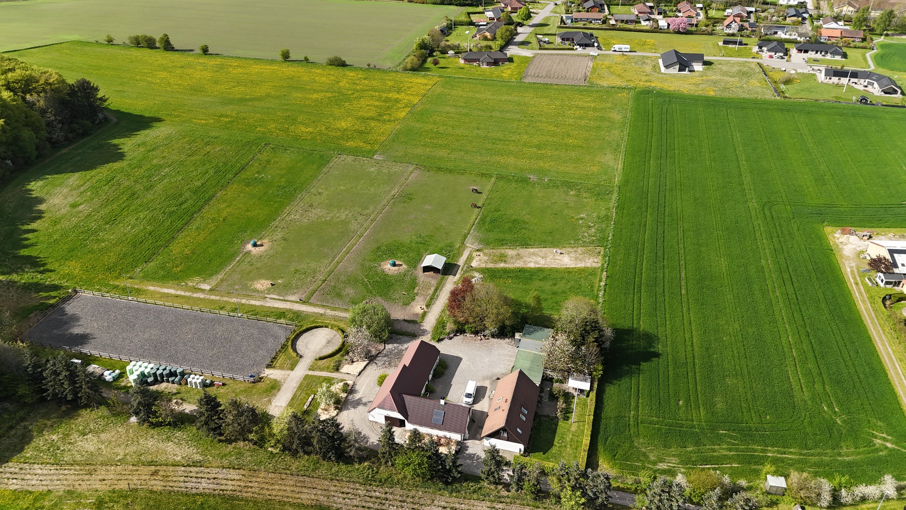 Fremhævet drone billede i fuldskærmstilstand. Billede af Skovhusevej 38, 9574 Bælum