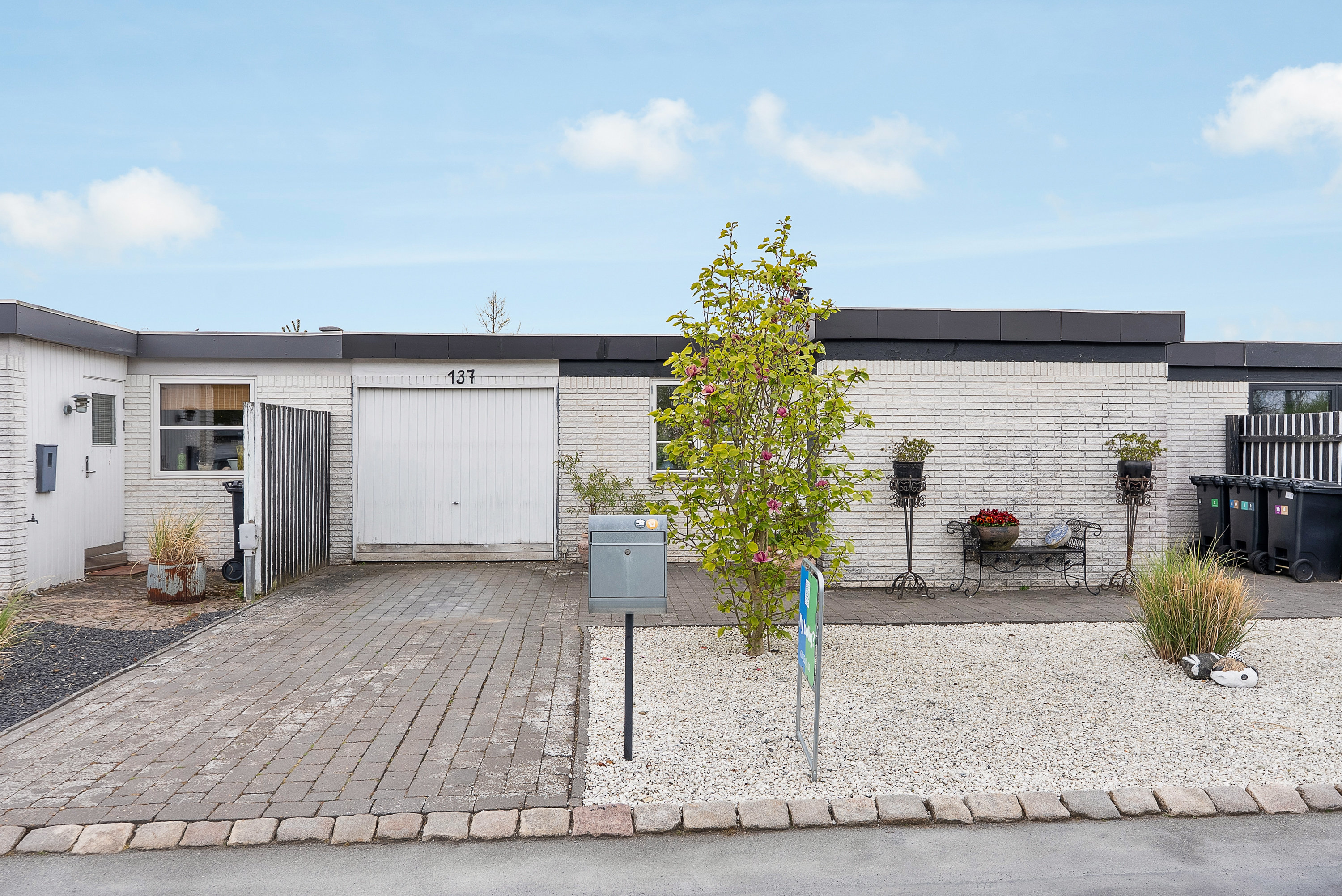 Fremhævet facade billede i fuldskærmstilstand. Billede af Præstevej 137, Korup, 5210 Odense NV