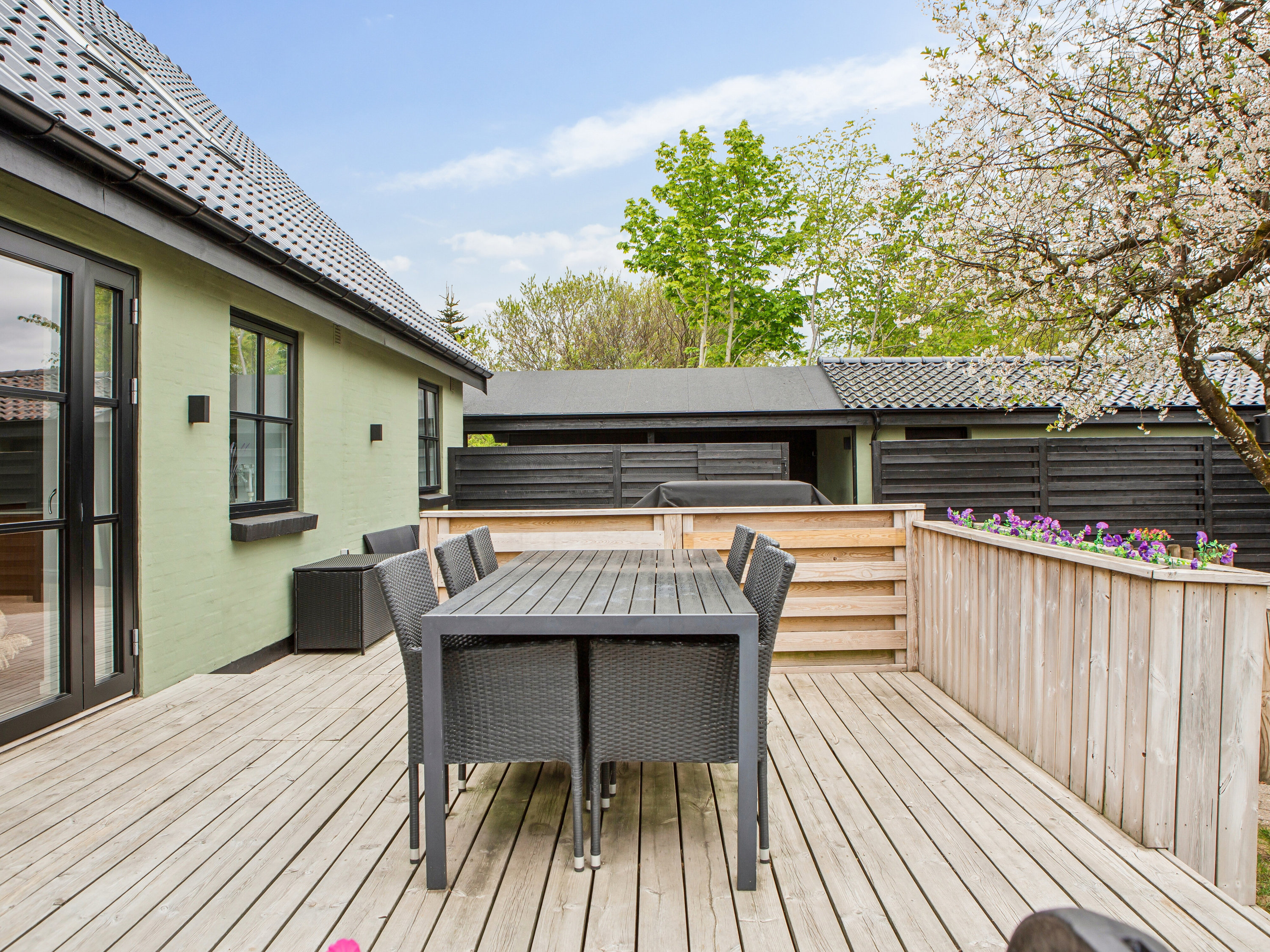Fremhævet terrasse billede i fuldskærmstilstand. Billede af Godthåbsvej 1, Astrup, 9800 Hjørring