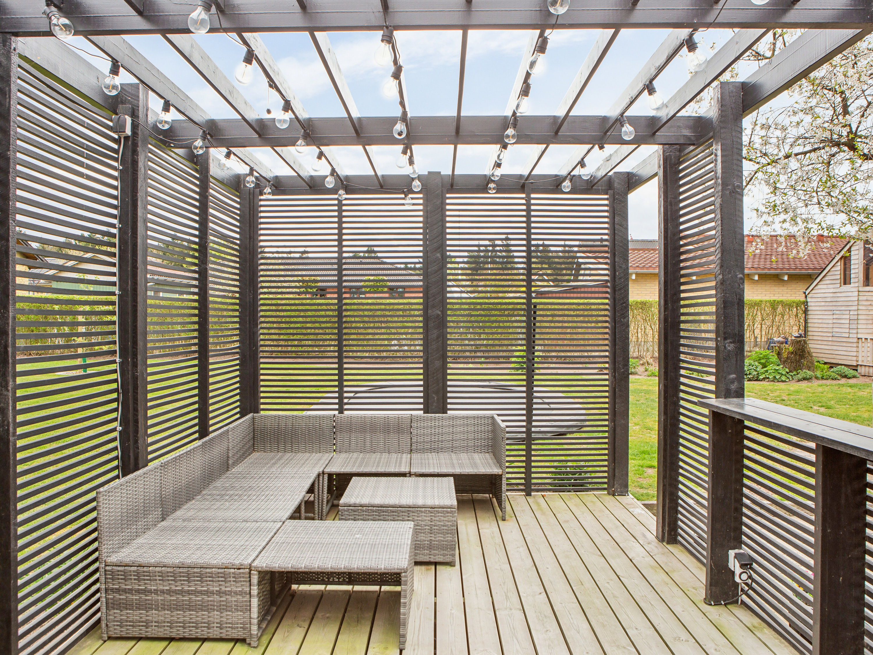 Fremhævet overdækket terrasse billede i fuldskærmstilstand. Billede af Godthåbsvej 1, Astrup, 9800 Hjørring