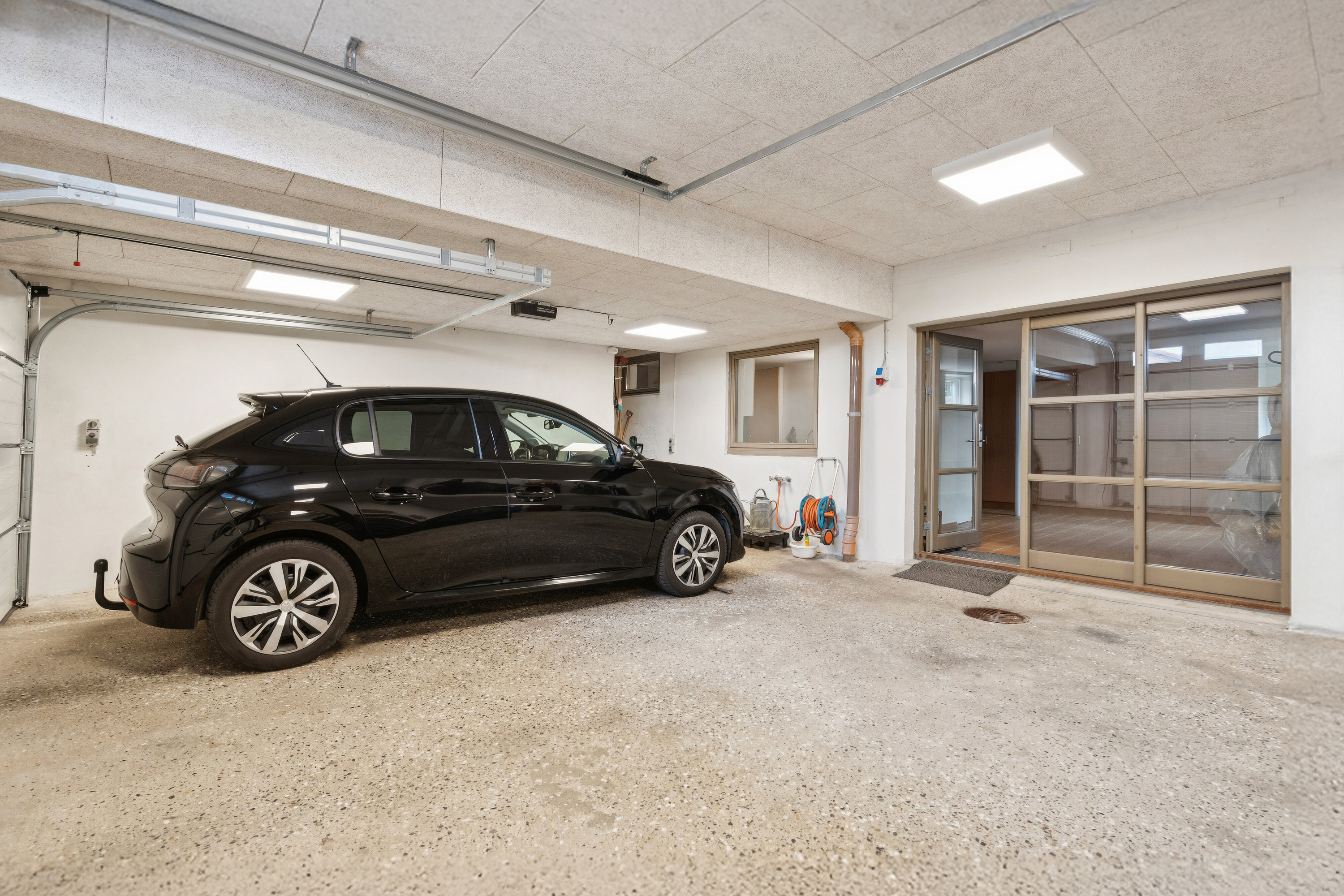 Fremhævet garage billede i fuldskærmstilstand. Billede af Gammel Stillingvej 422, 8462 Harlev J