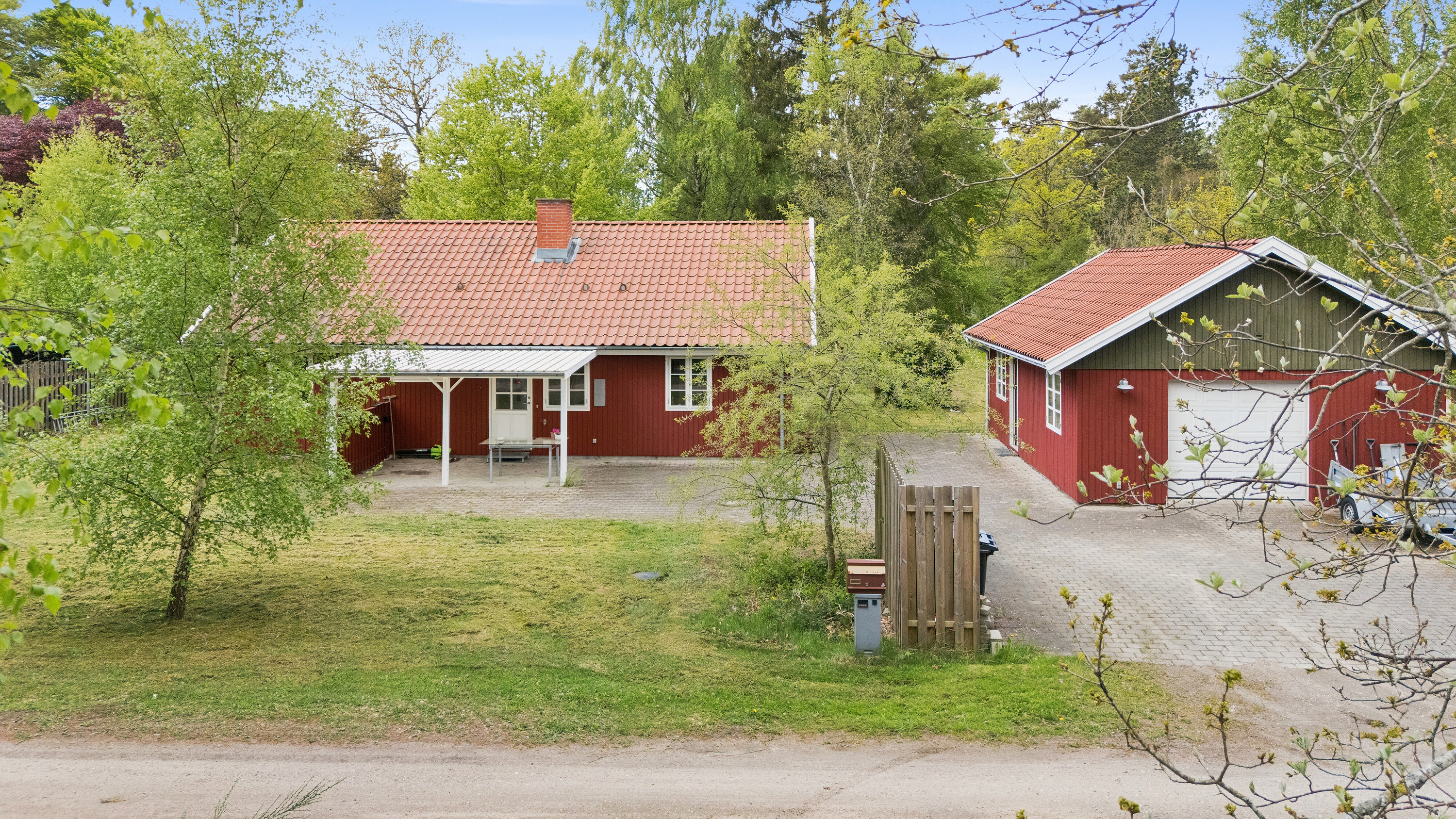 Fremhævet set fra vejen billede i fuldskærmstilstand. Billede af Piavej 2, Asserbo, 3300 Frederiksværk