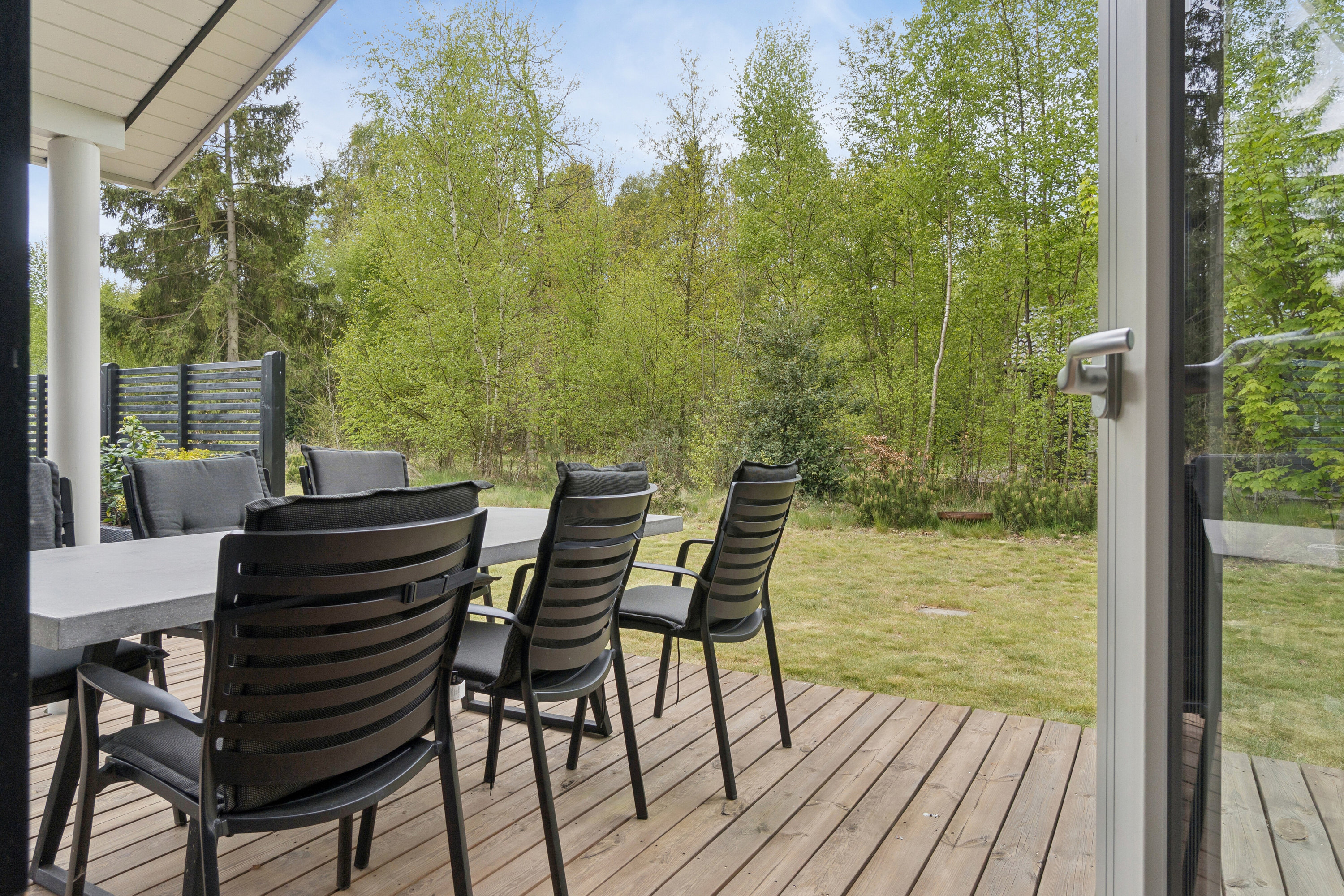 Fremhævet terrasse billede i fuldskærmstilstand. Billede af Skovtoften 20, 3790 Hasle