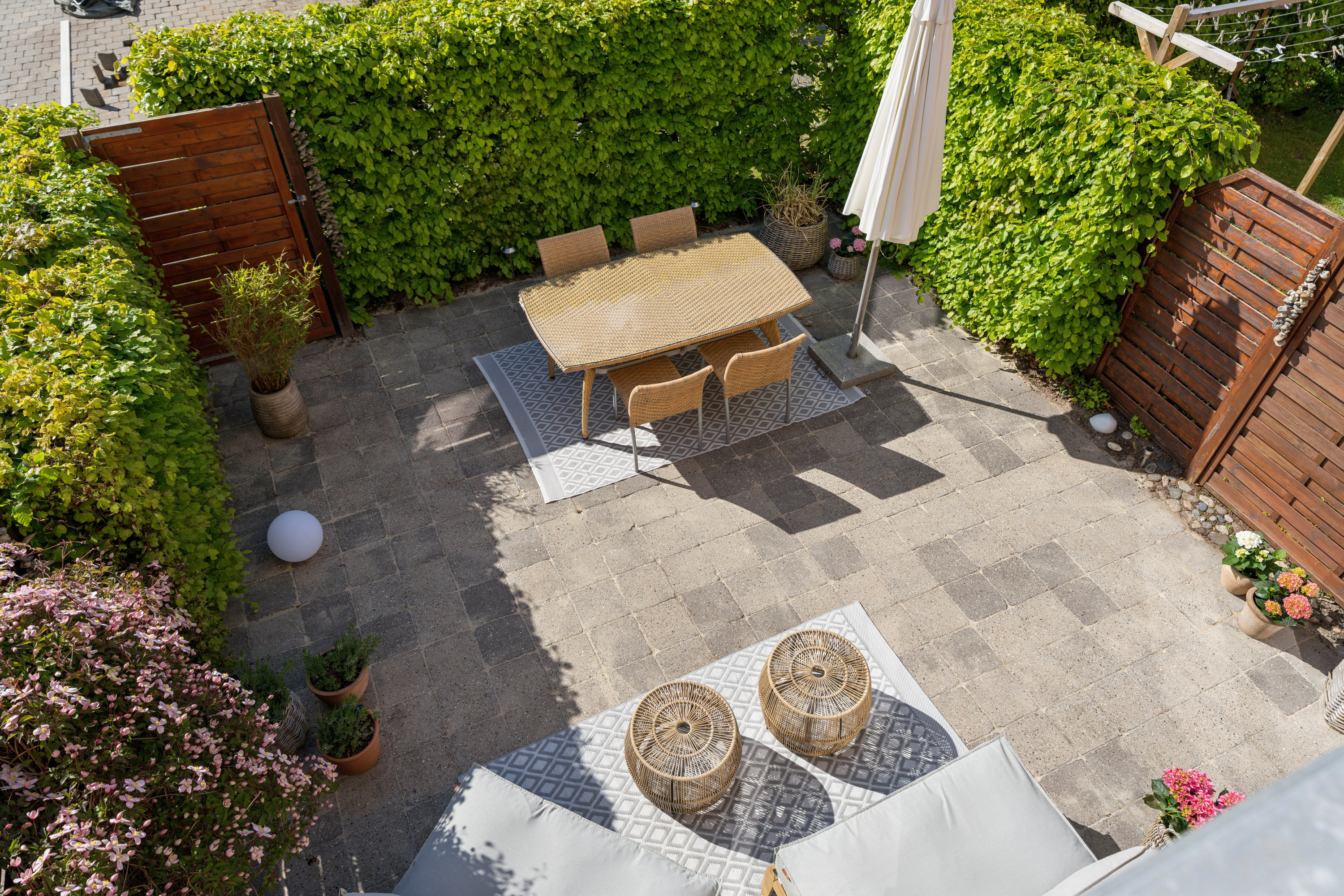 Fremhævet terrasse billede i fuldskærmstilstand. Billede af Skæringvangen 58, 8250 Egå