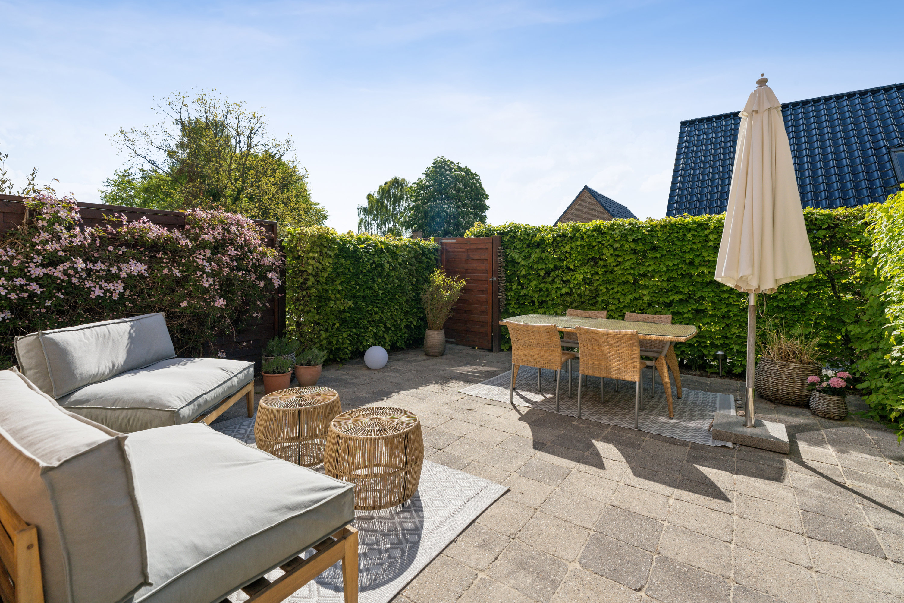 Fremhævet terrasse billede i fuldskærmstilstand. Billede af Skæringvangen 58, 8250 Egå