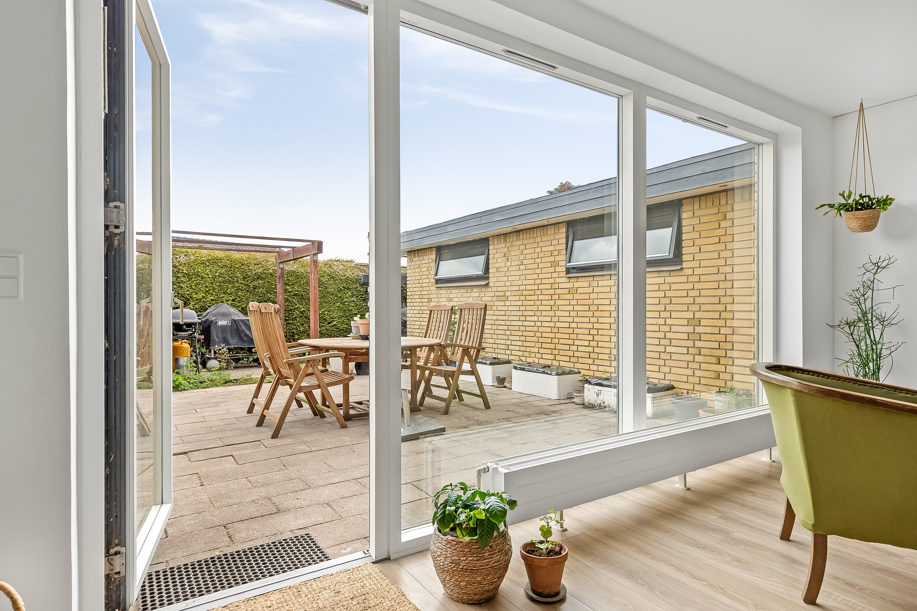 Fremhævet terrasse billede i fuldskærmstilstand. Billede af Helgesvej 1, 7080 Børkop