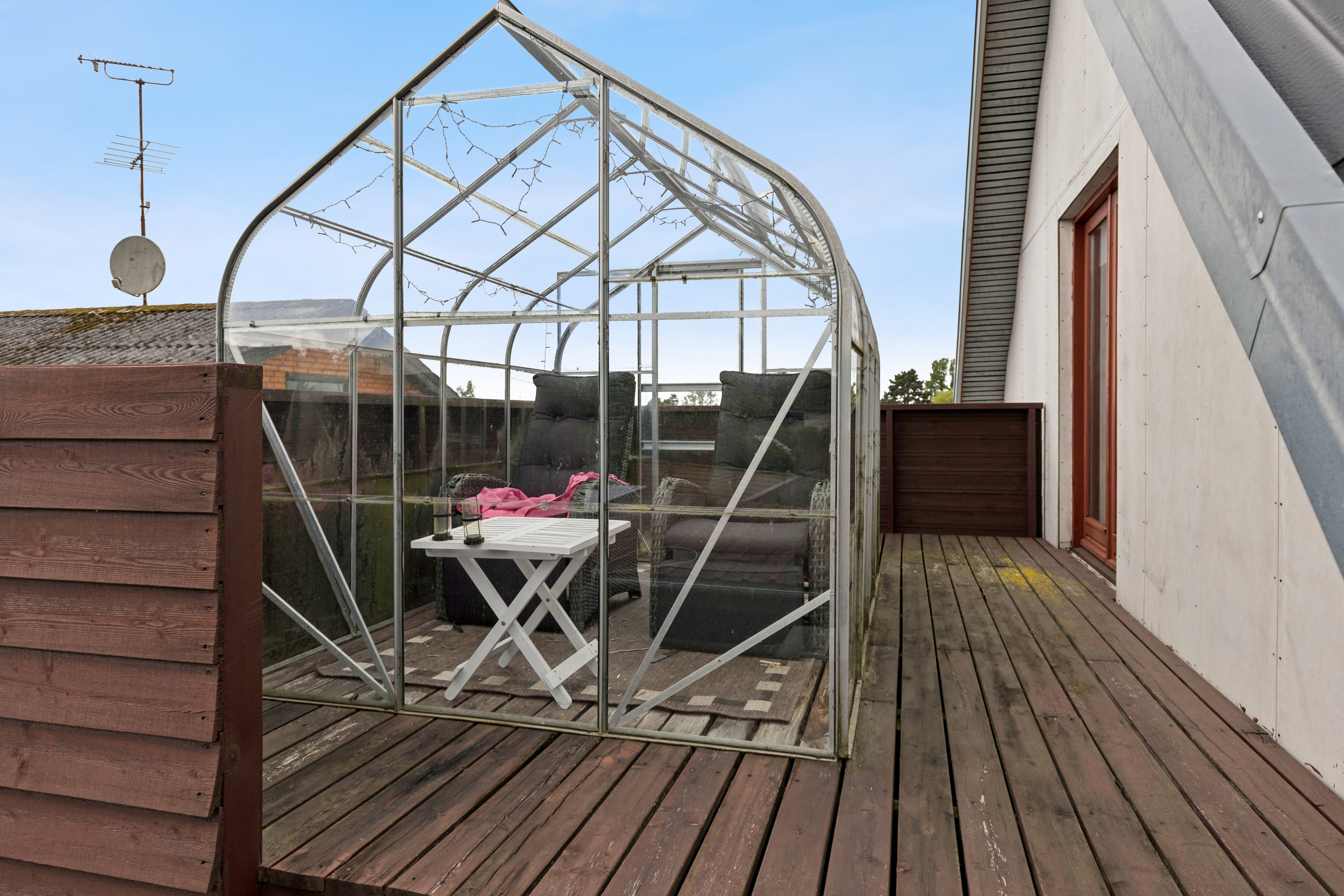 Fremhævet terrasse billede i fuldskærmstilstand. Billede af Elmkær 81, 4534 Hørve