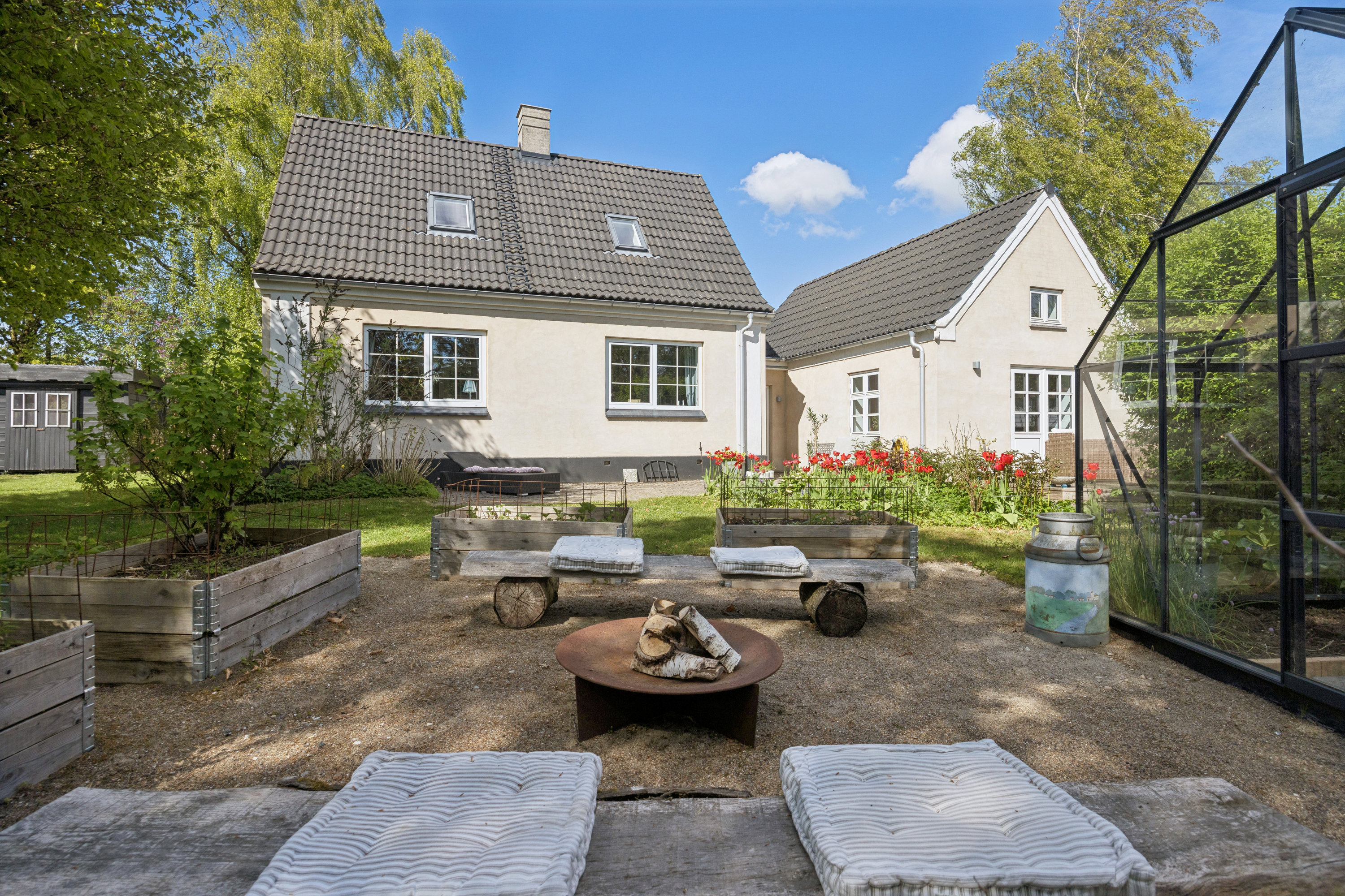 Fremhævet terrasse billede i fuldskærmstilstand. Billede af Omorikavej 2, 9320 Hjallerup
