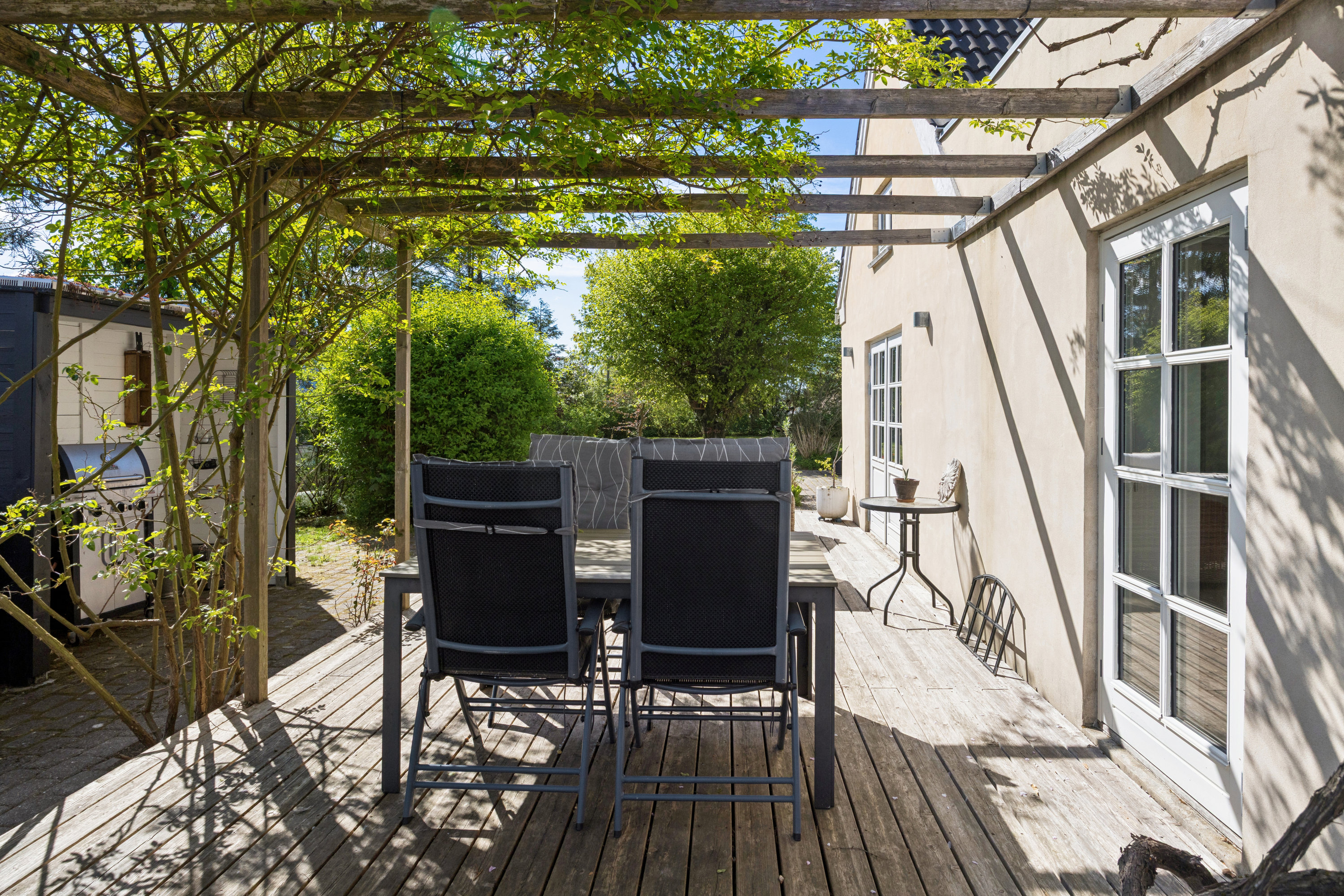 Fremhævet terrasse billede i fuldskærmstilstand. Billede af Omorikavej 2, 9320 Hjallerup
