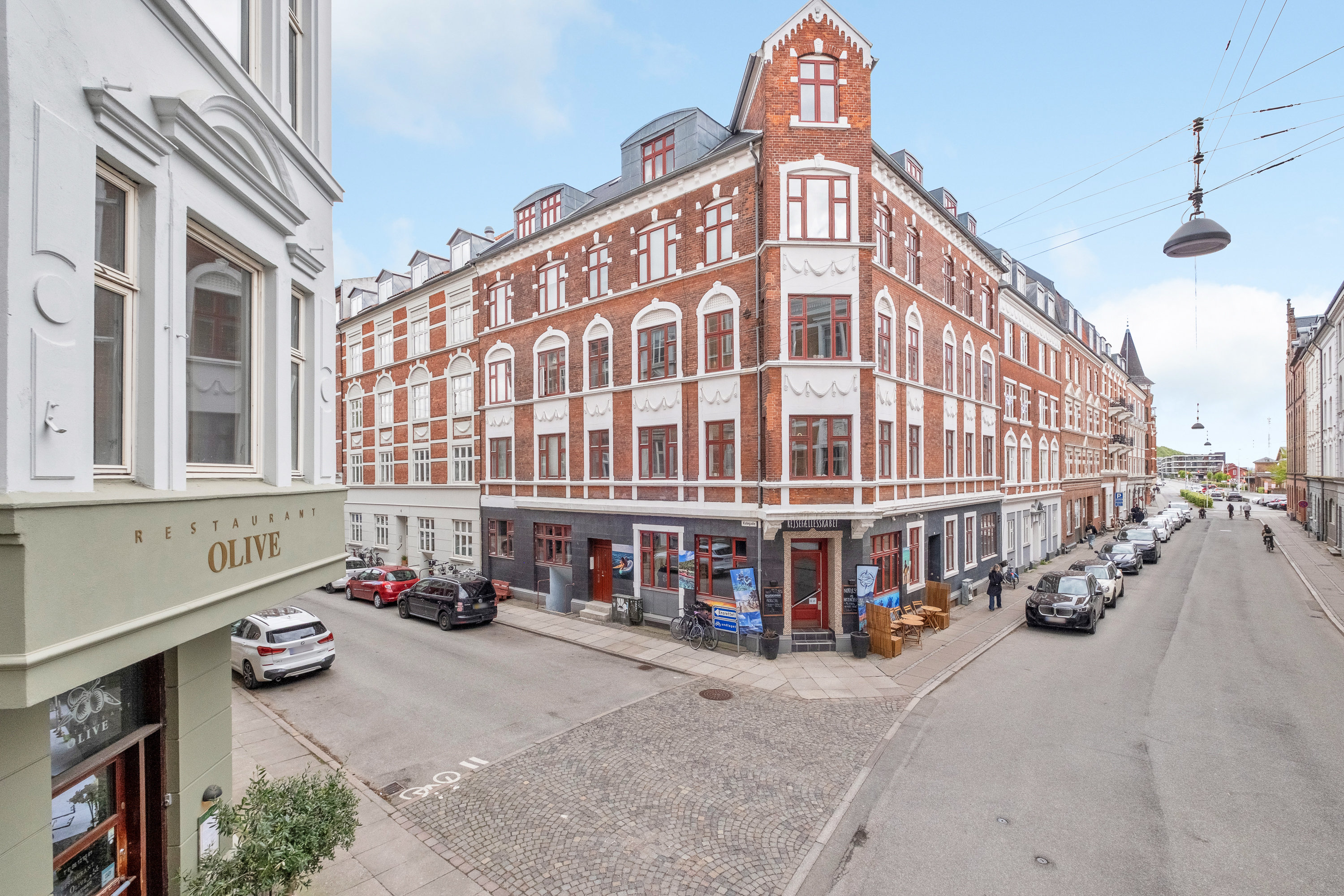 Fremhævet facade billede i fuldskærmstilstand. Billede af Kaløgade 2, 2. tv., 8000 Aarhus C