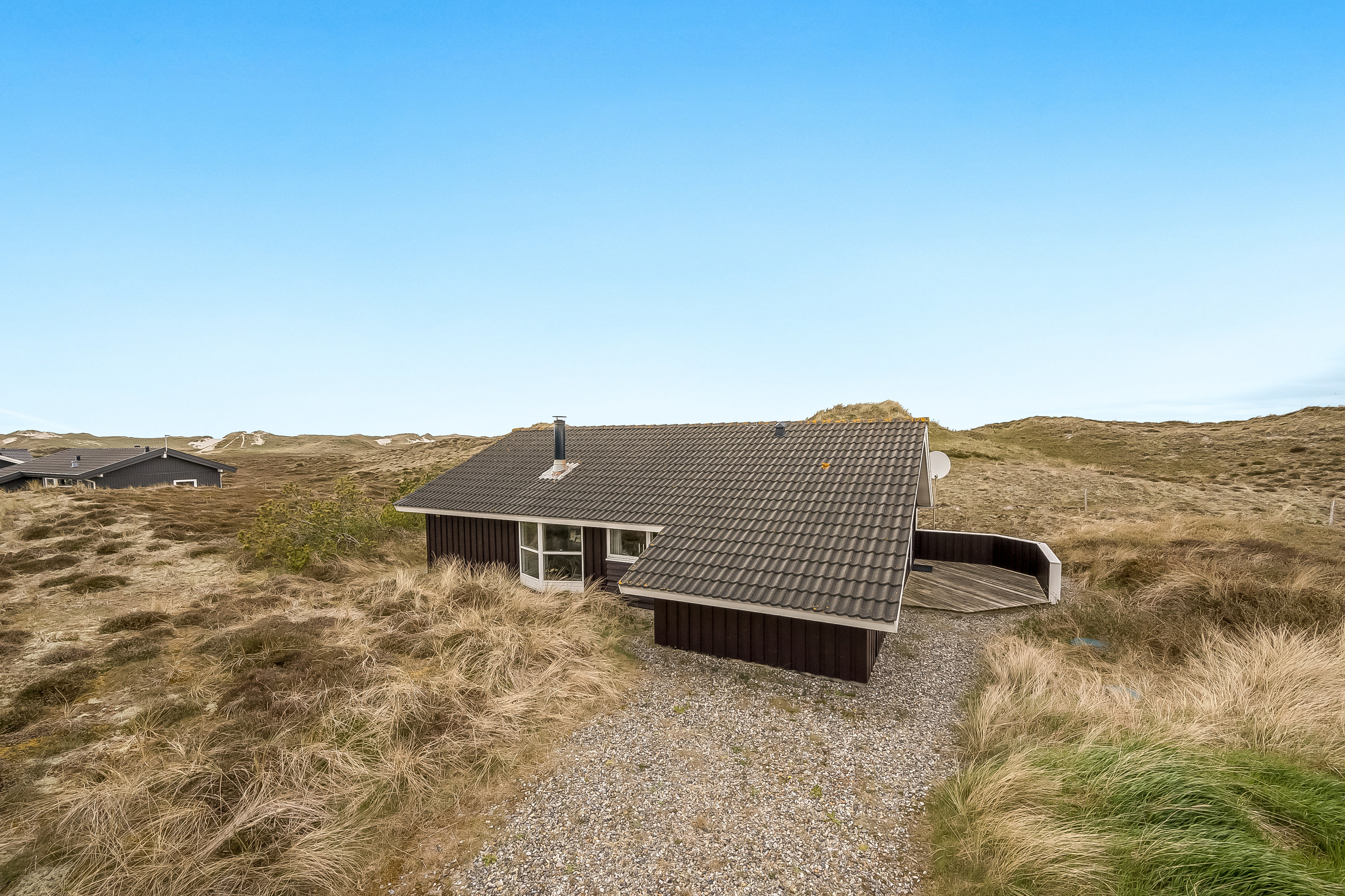 Fremhævet facade billede i fuldskærmstilstand. Billede af Bjerregårdsvej 274, Bjerregaard, 6960 Hvide Sande