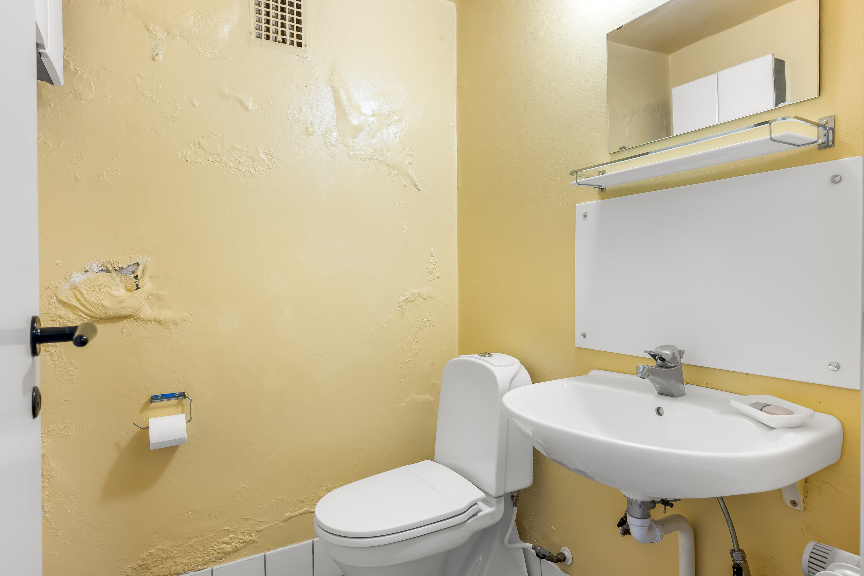 Fremhævet toilet billede i fuldskærmstilstand. Billede af Drosselvej 14, 6800 Varde
