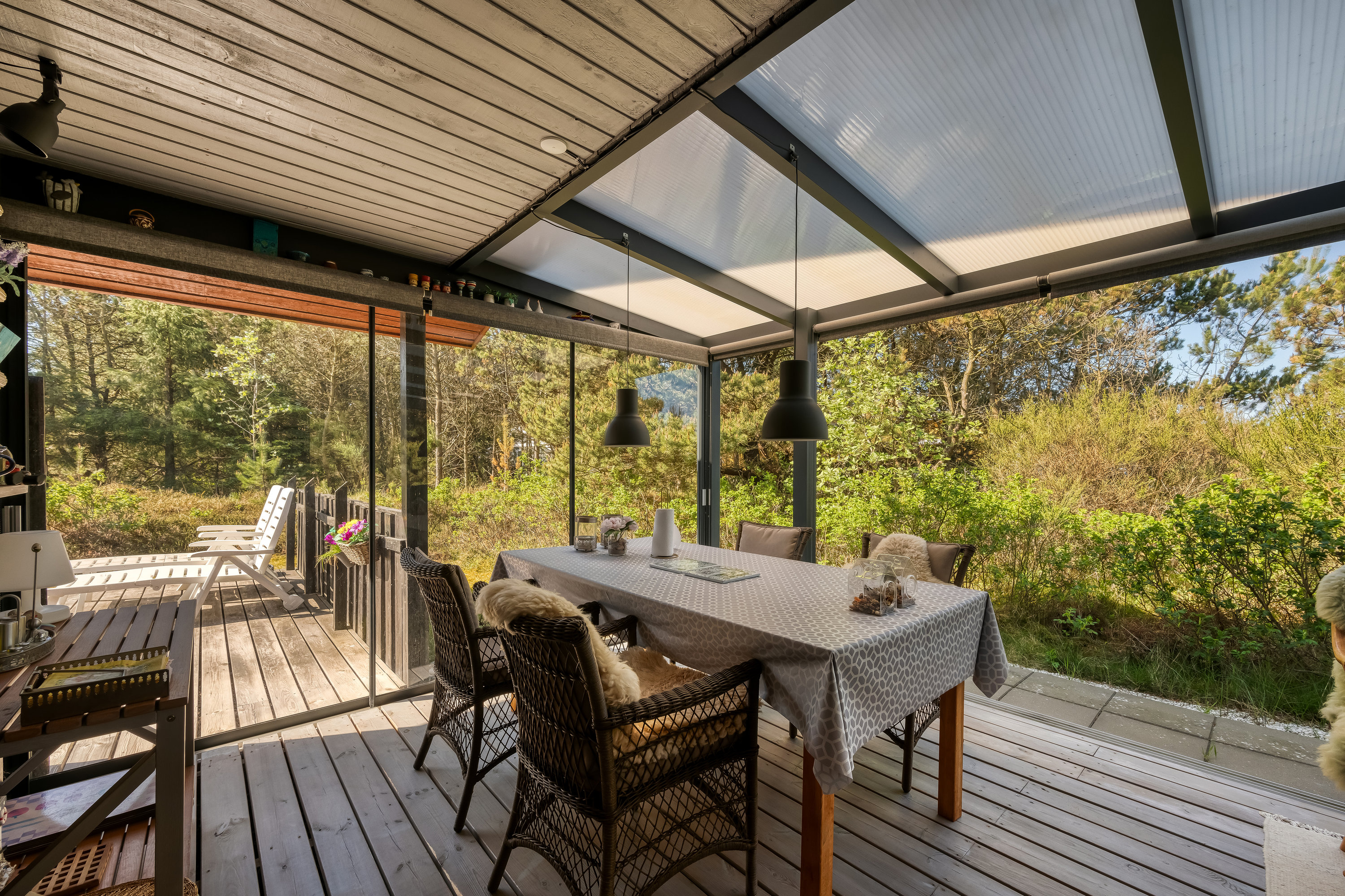 Fremhævet overdækket terrasse billede i fuldskærmstilstand. Billede af Rauhesvej 13, Bjerregaard, 6960 Hvide Sande
