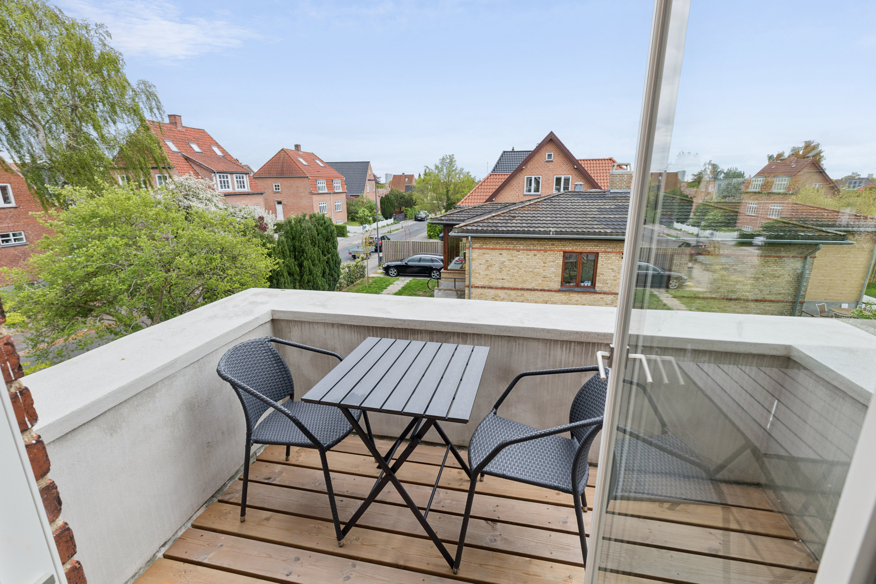 Fremhævet terrasse billede i fuldskærmstilstand. Billede af Kongsdalvej 43, 2720 Vanløse