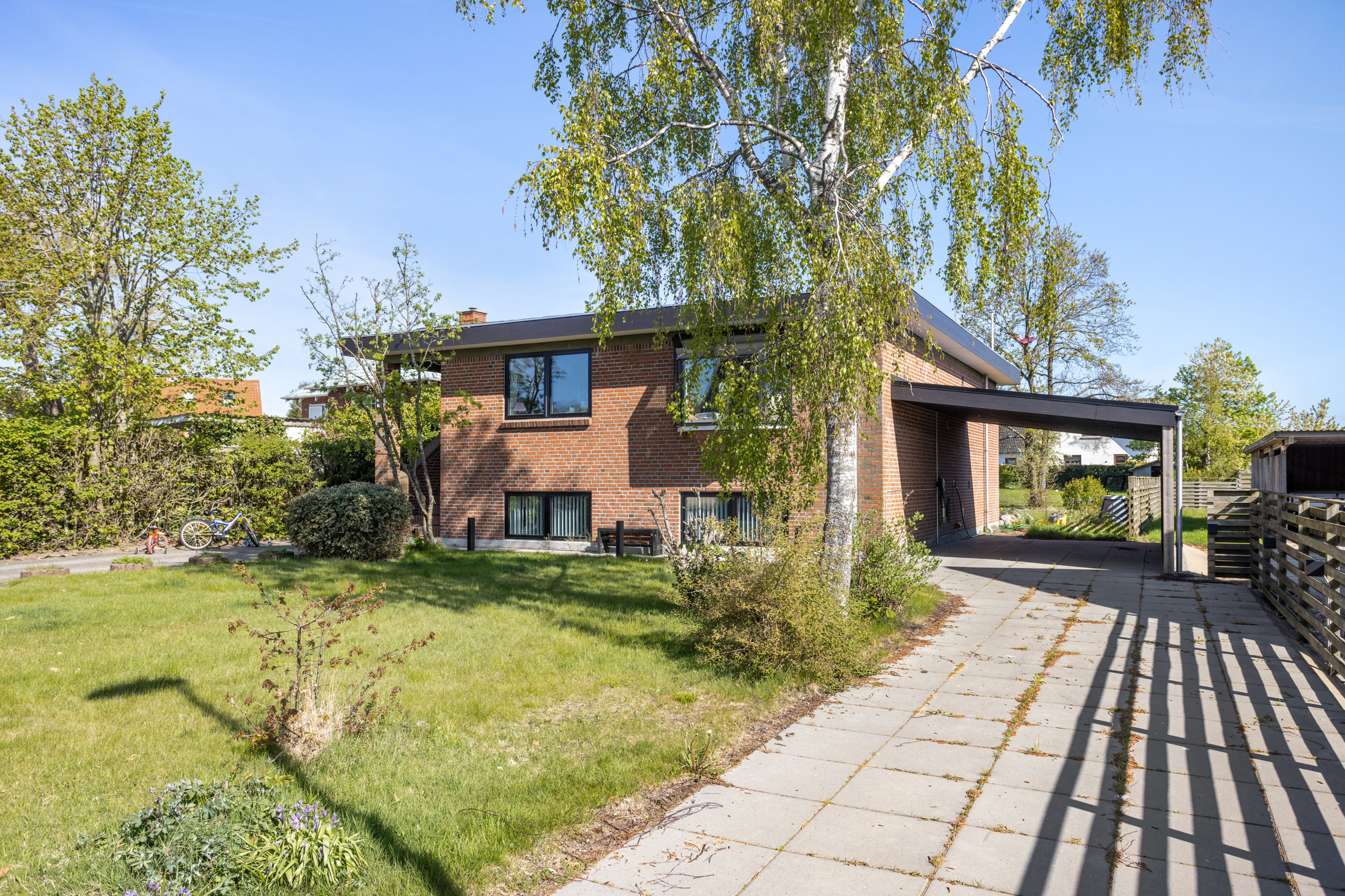 Fremhævet facade billede i fuldskærmstilstand. Billede af Nylandsvej 26, 9900 Frederikshavn