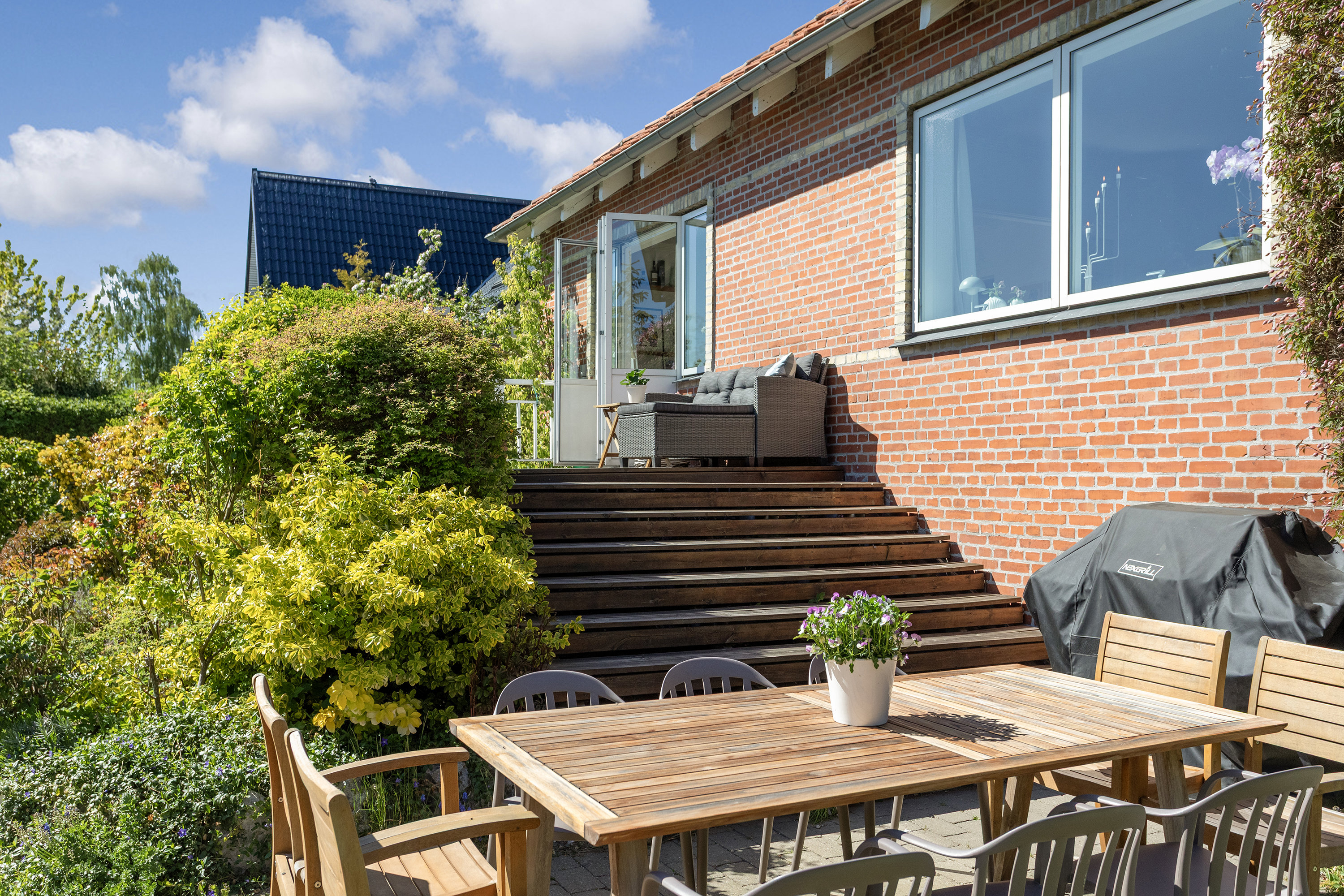 Fremhævet terrasse billede i fuldskærmstilstand. Billede af Højskole Alle 42, 2770 Kastrup