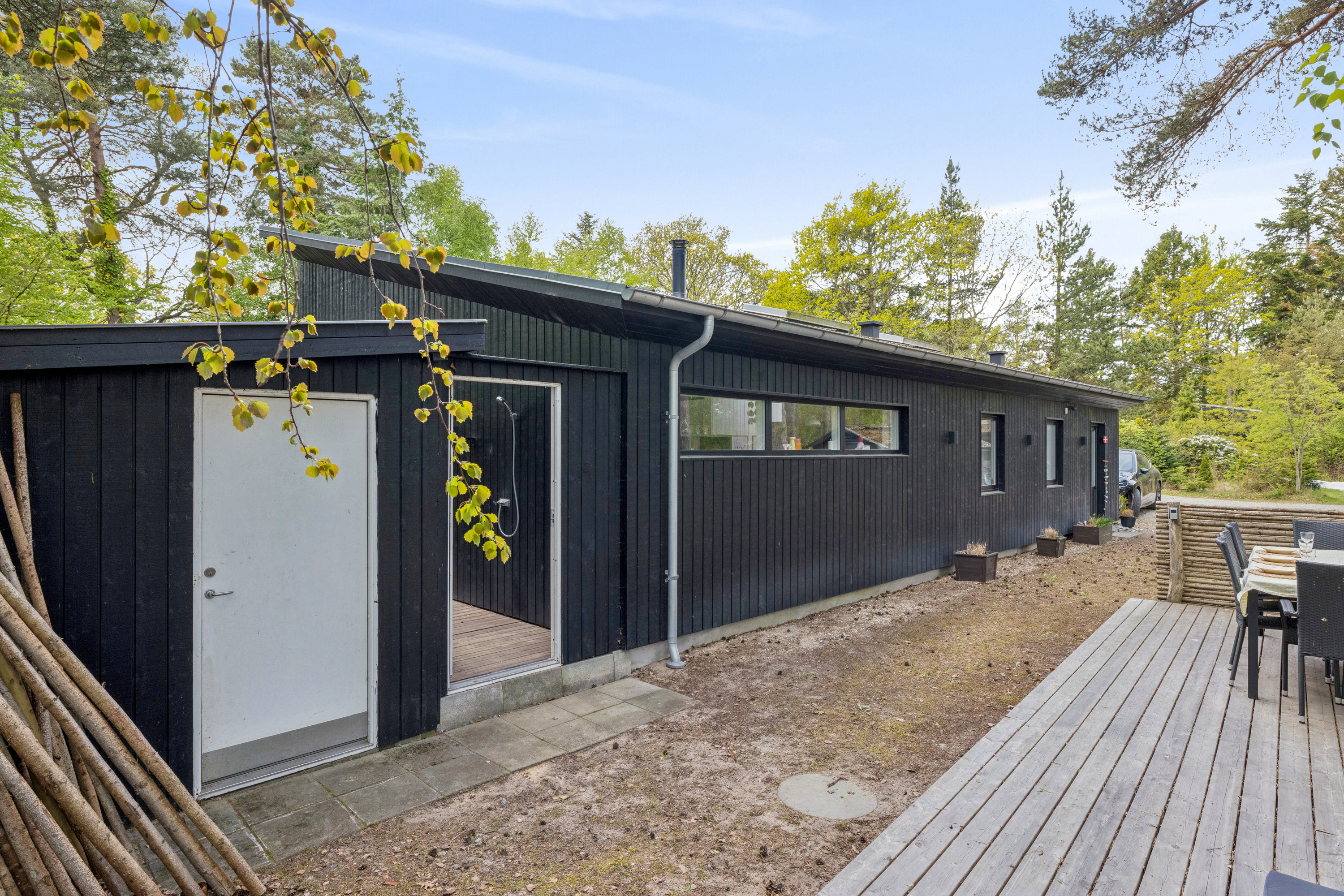 Fremhævet terrasse billede i fuldskærmstilstand. Billede af Skovvej 19, Fjellerup Strand, 8585 Glesborg